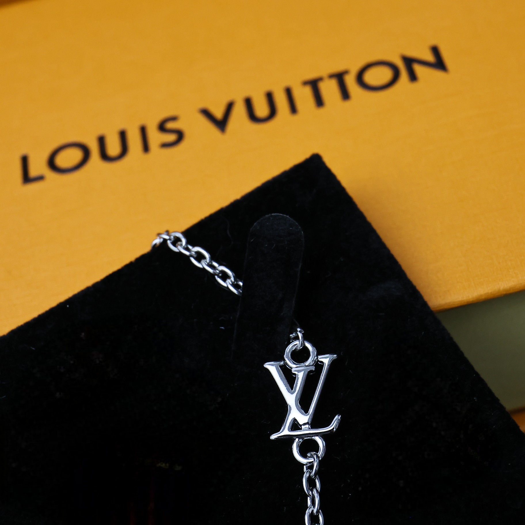 [TOP] Louis Vuitton LV Dimension Necklace
