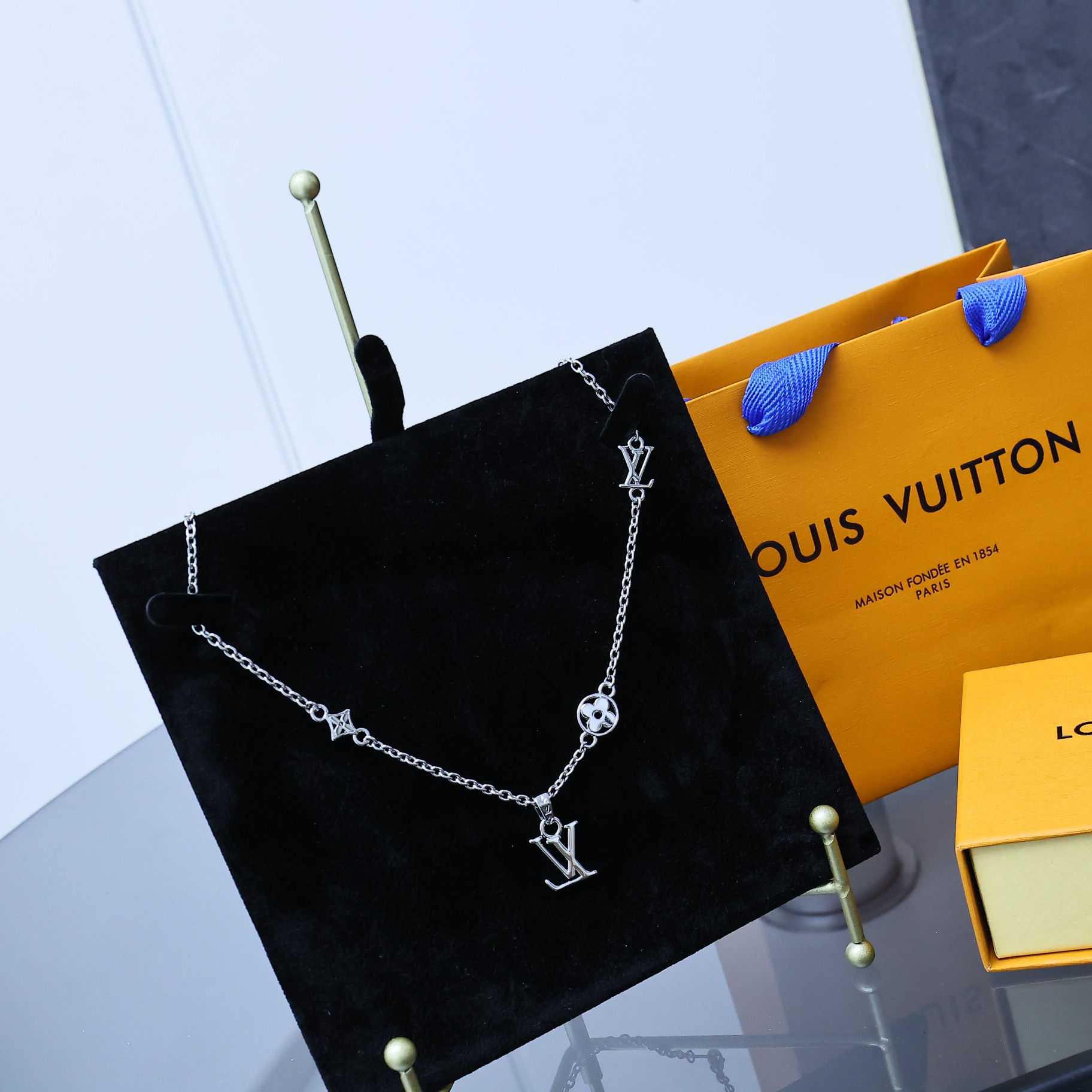 [TOP] Louis Vuitton LV Dimension Necklace