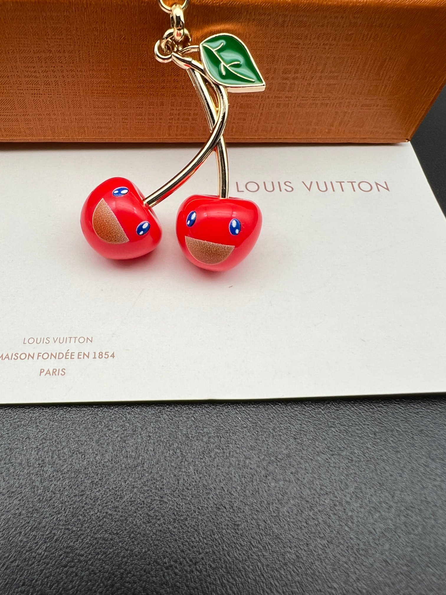 [TOP] Louis Vuitton LV Cerise Keychain - Gold