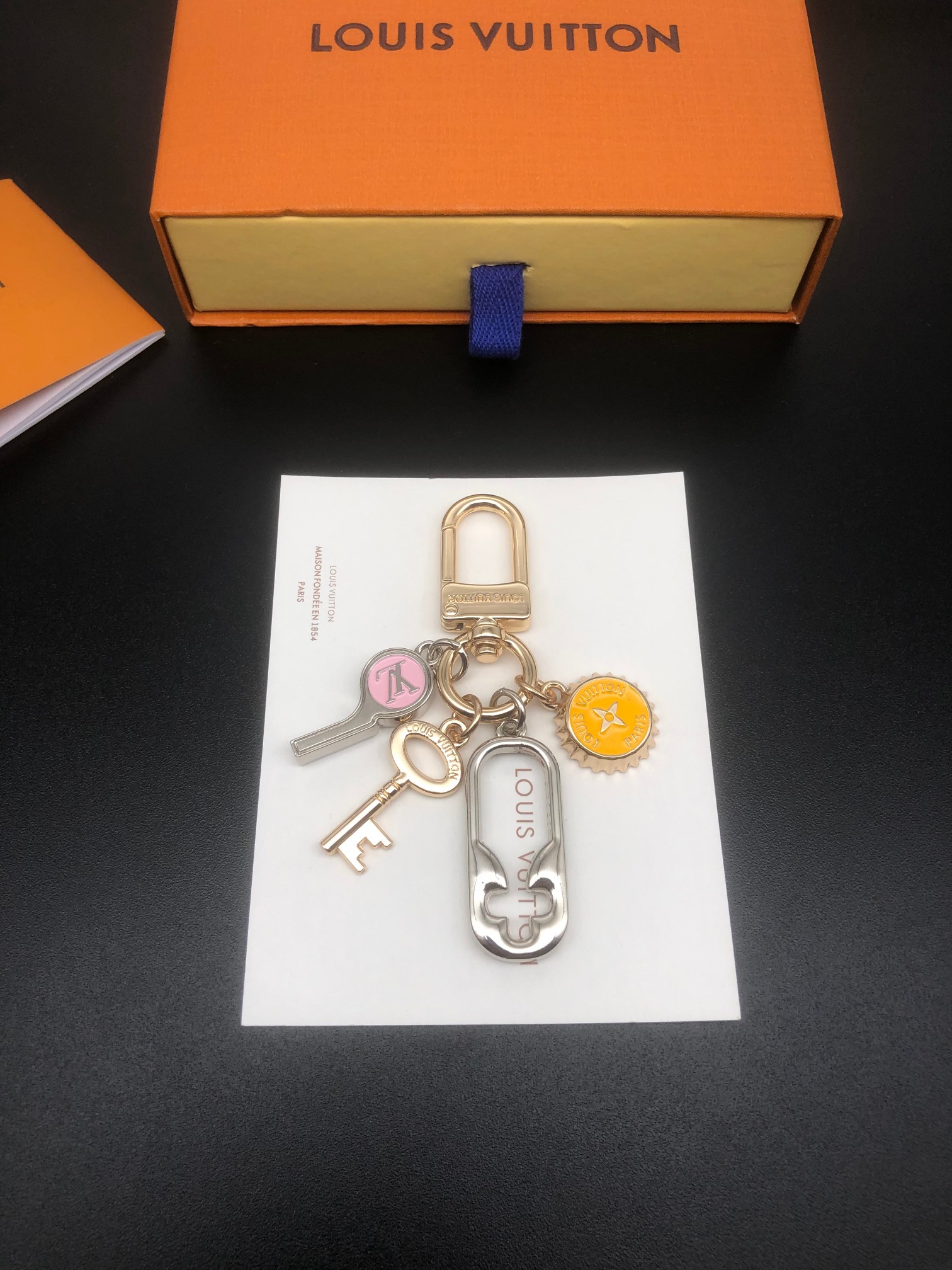 [TOP] Louis Vuitton LV Keychain - 3 Colors