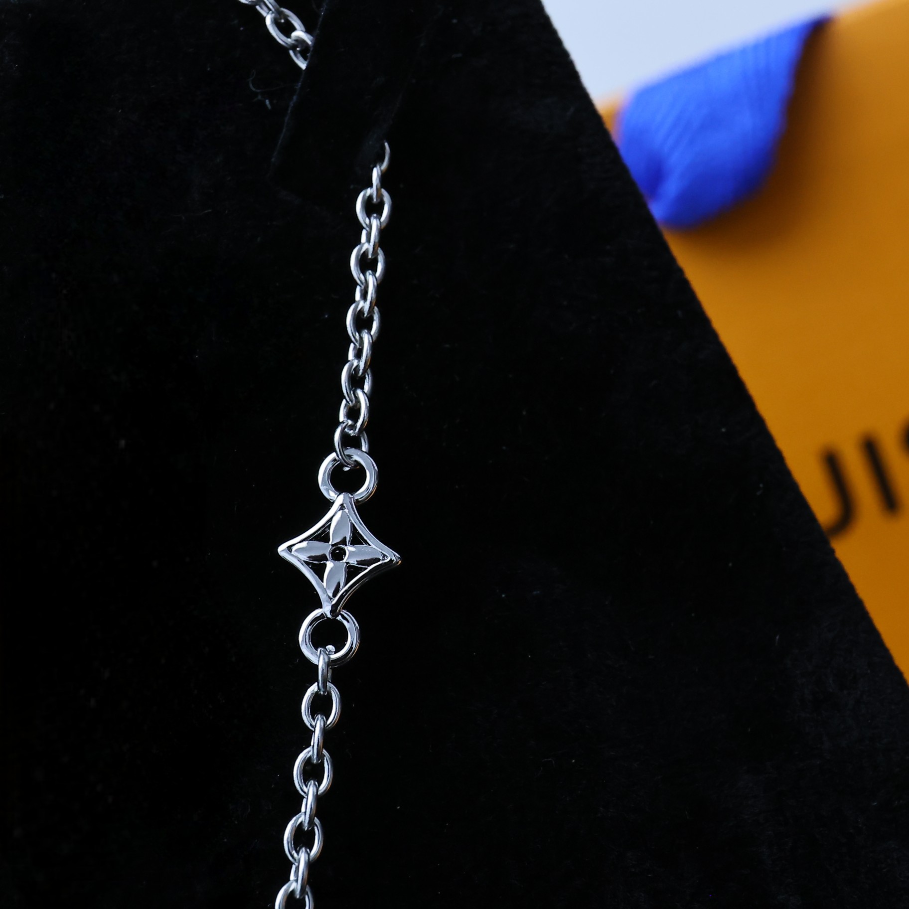 [TOP] Louis Vuitton LV Dice Necklace