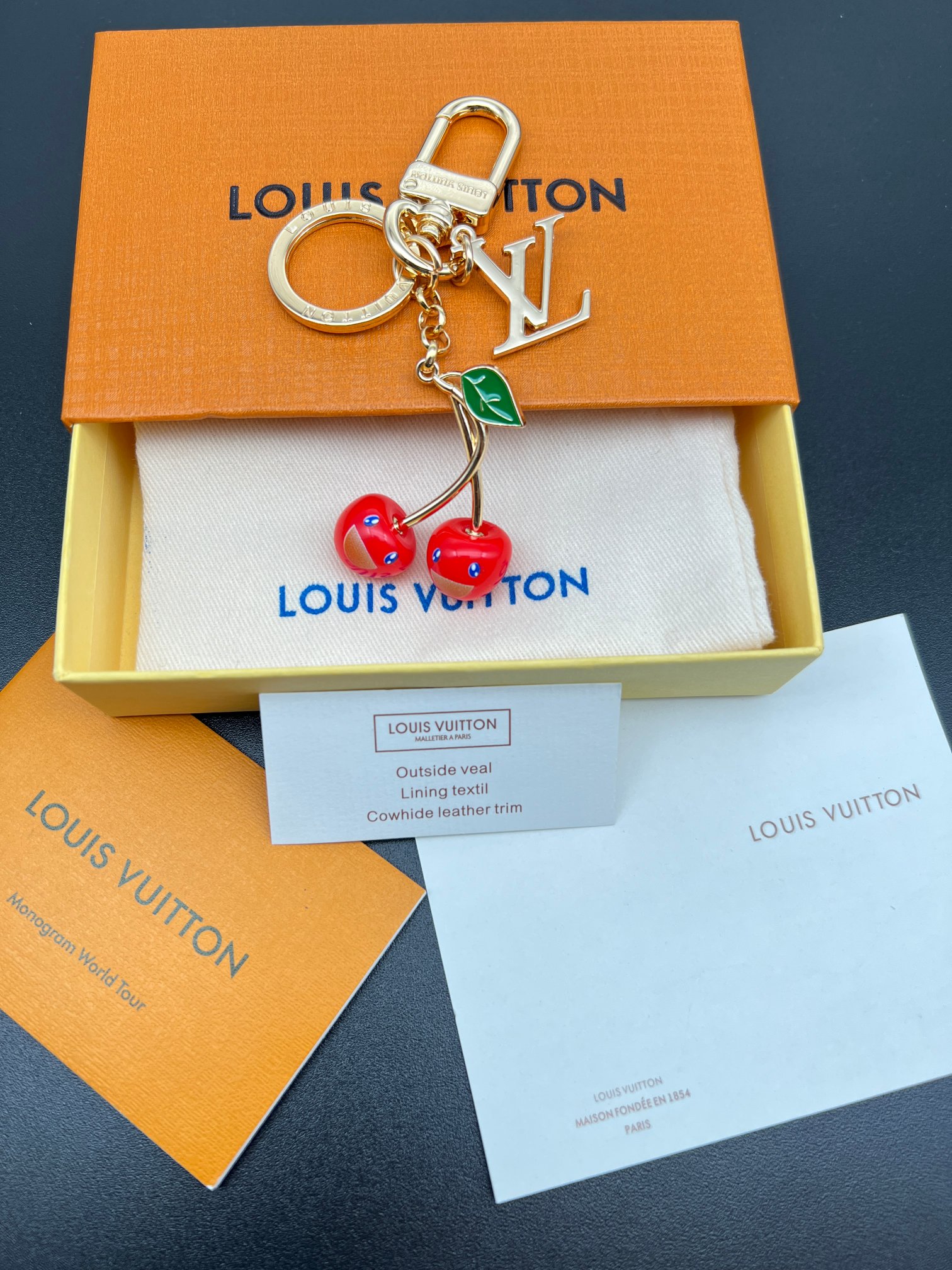 [TOP] Louis Vuitton LV Cerise Keychain - Gold