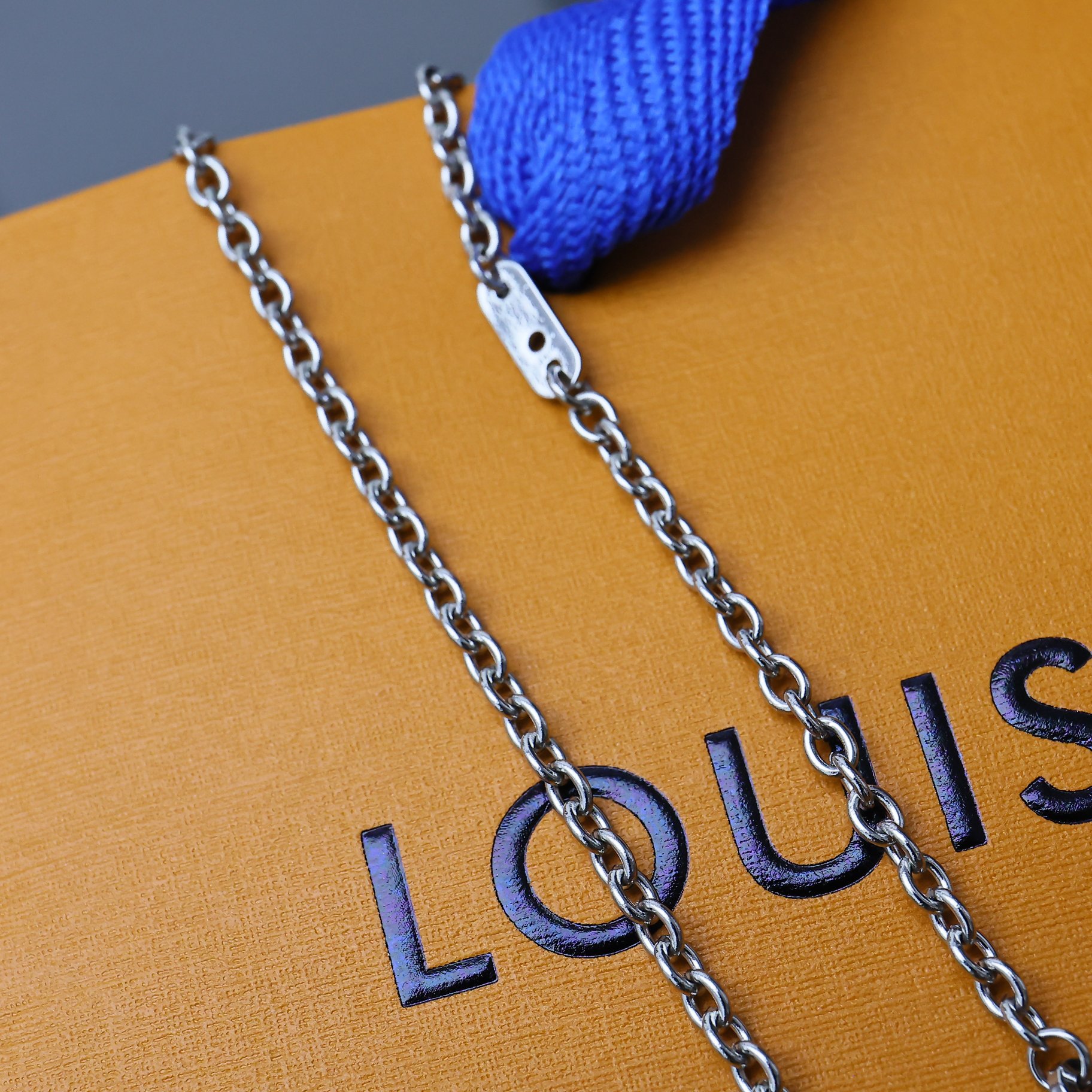 [TOP] Louis Vuitton LV Chocolate Bar Necklace