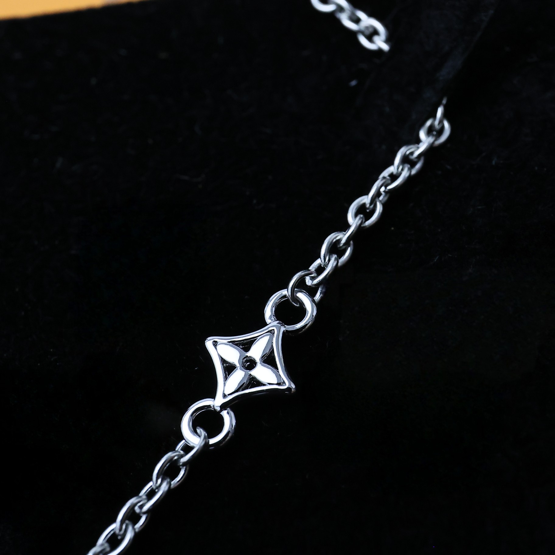 [TOP] Louis Vuitton LV Chocolate Bar Necklace