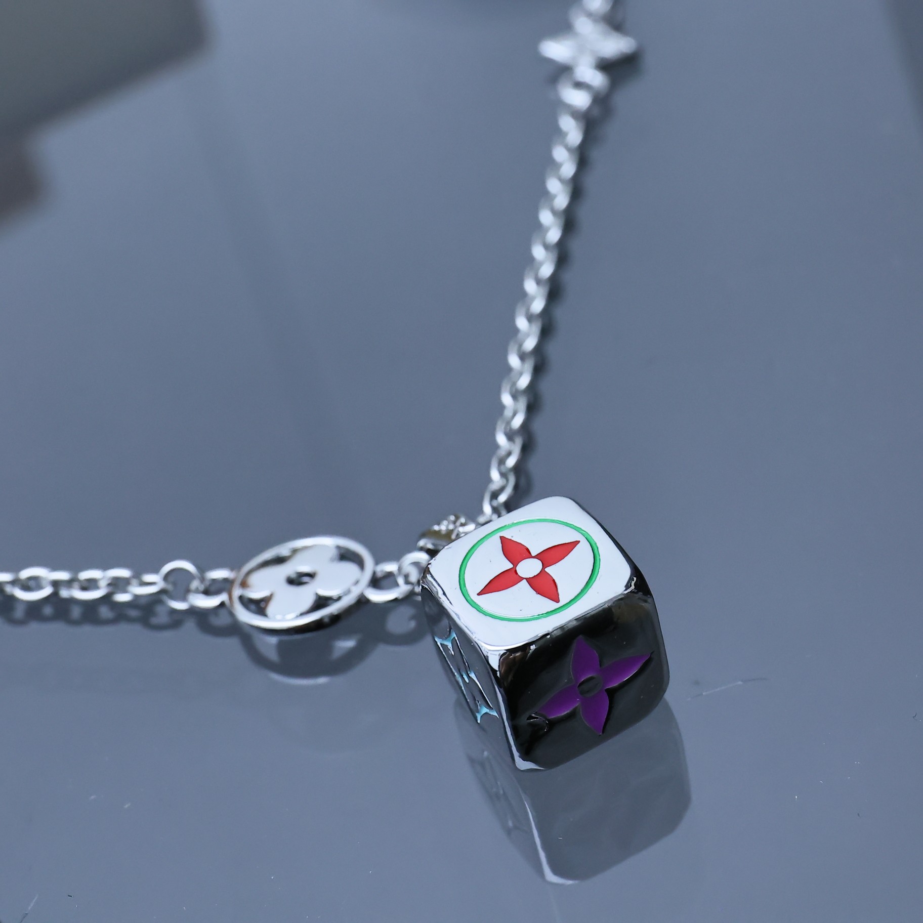 [TOP] Louis Vuitton LV Dice Necklace