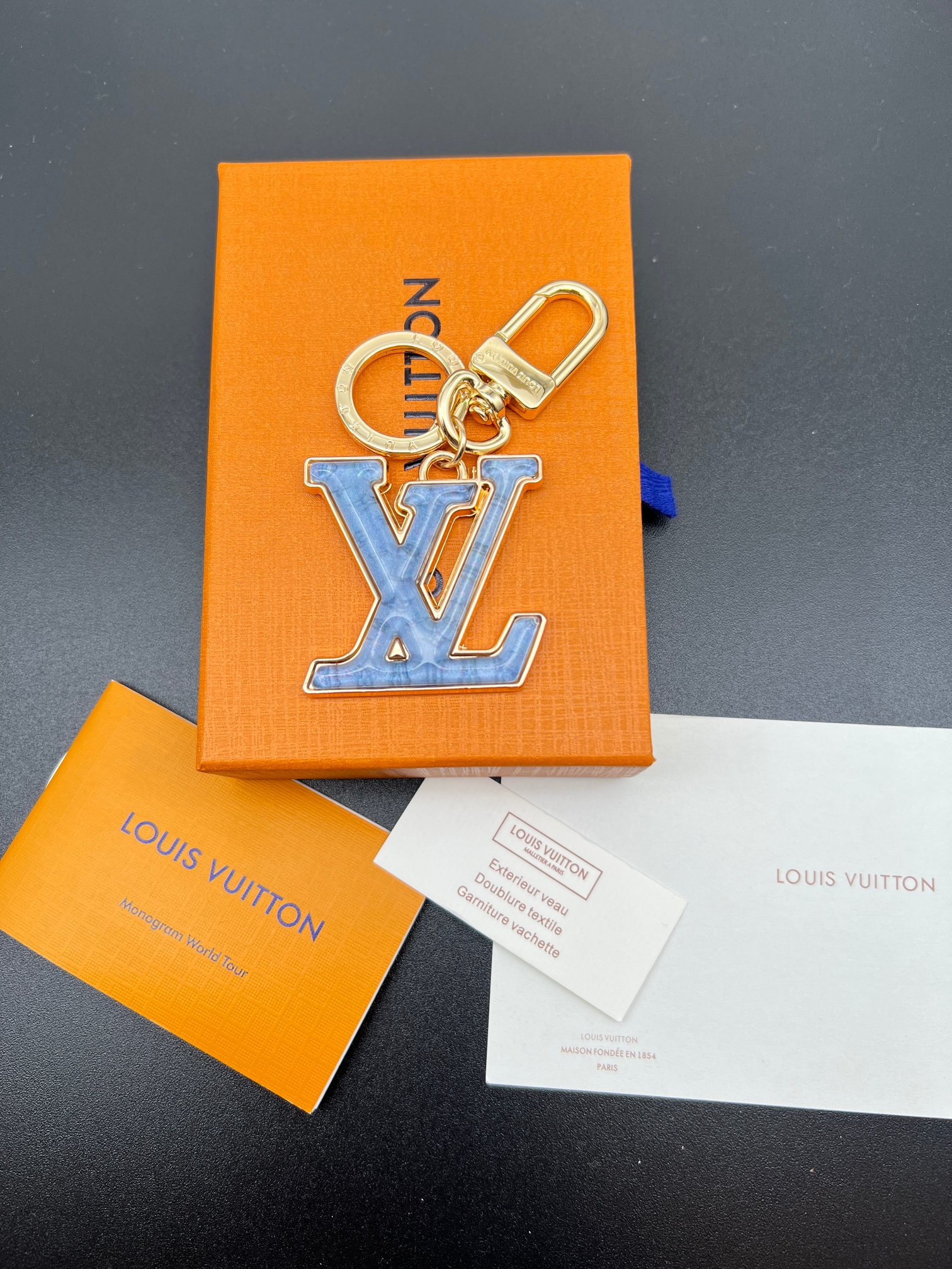 [TOP] Louis Vuitton LV Keychain - 2 Colors