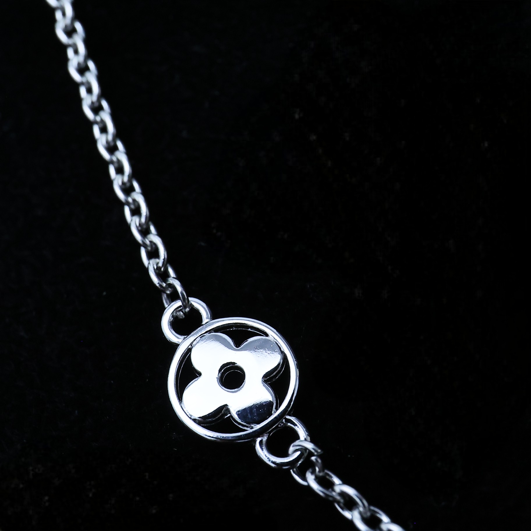 [TOP] Louis Vuitton LV Chocolate Bar Necklace