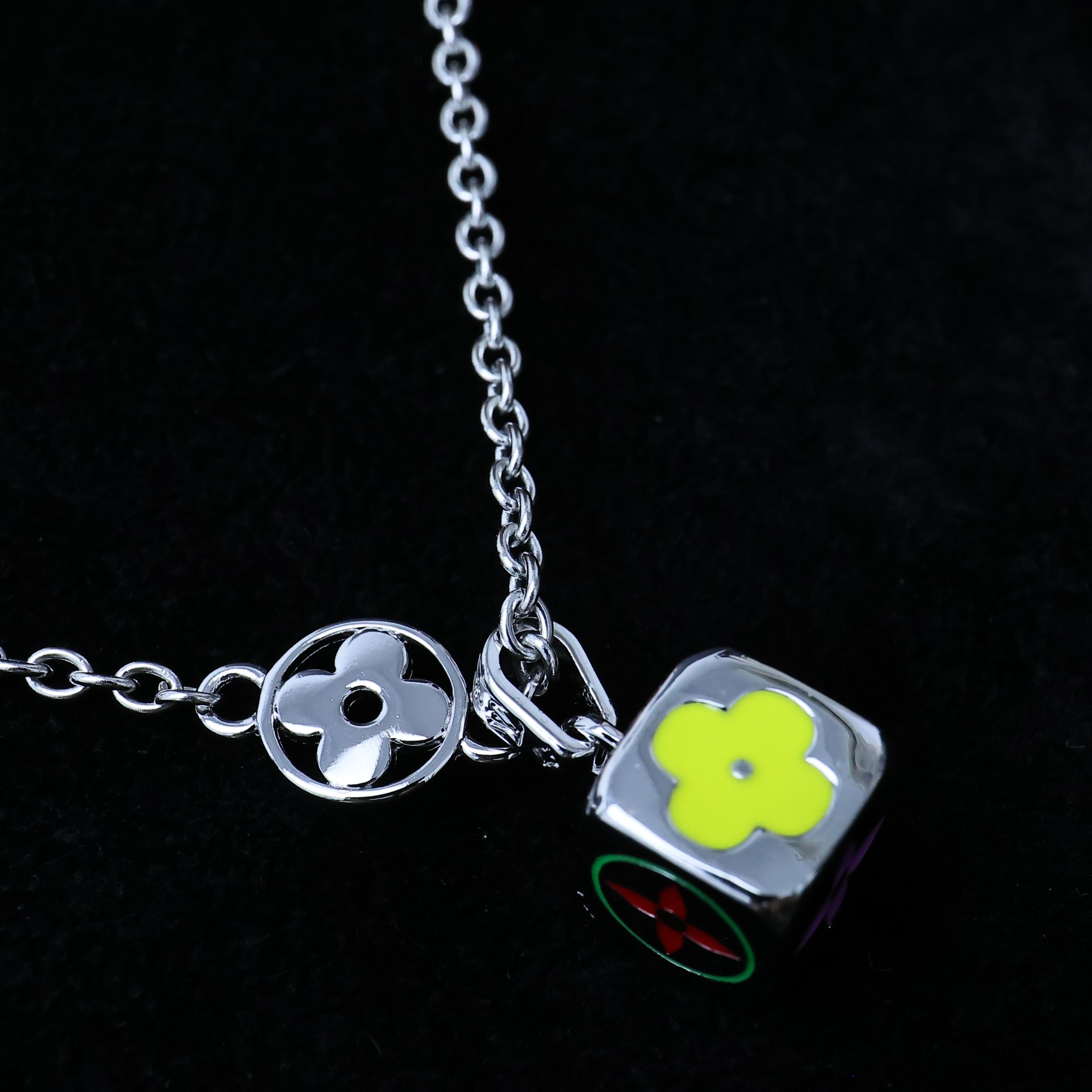 [TOP] Louis Vuitton LV Dice Necklace