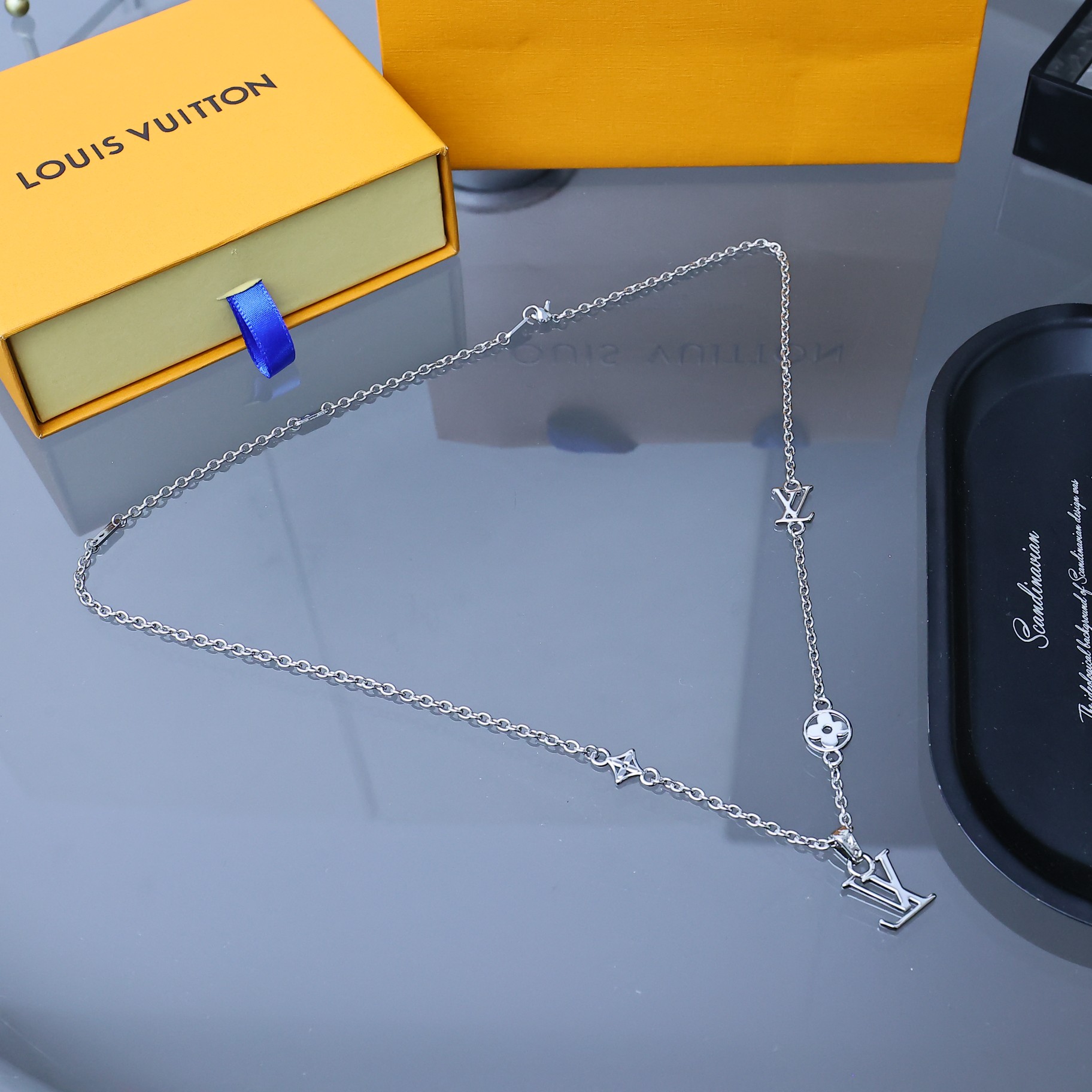 [TOP] Louis Vuitton LV Dimension Necklace