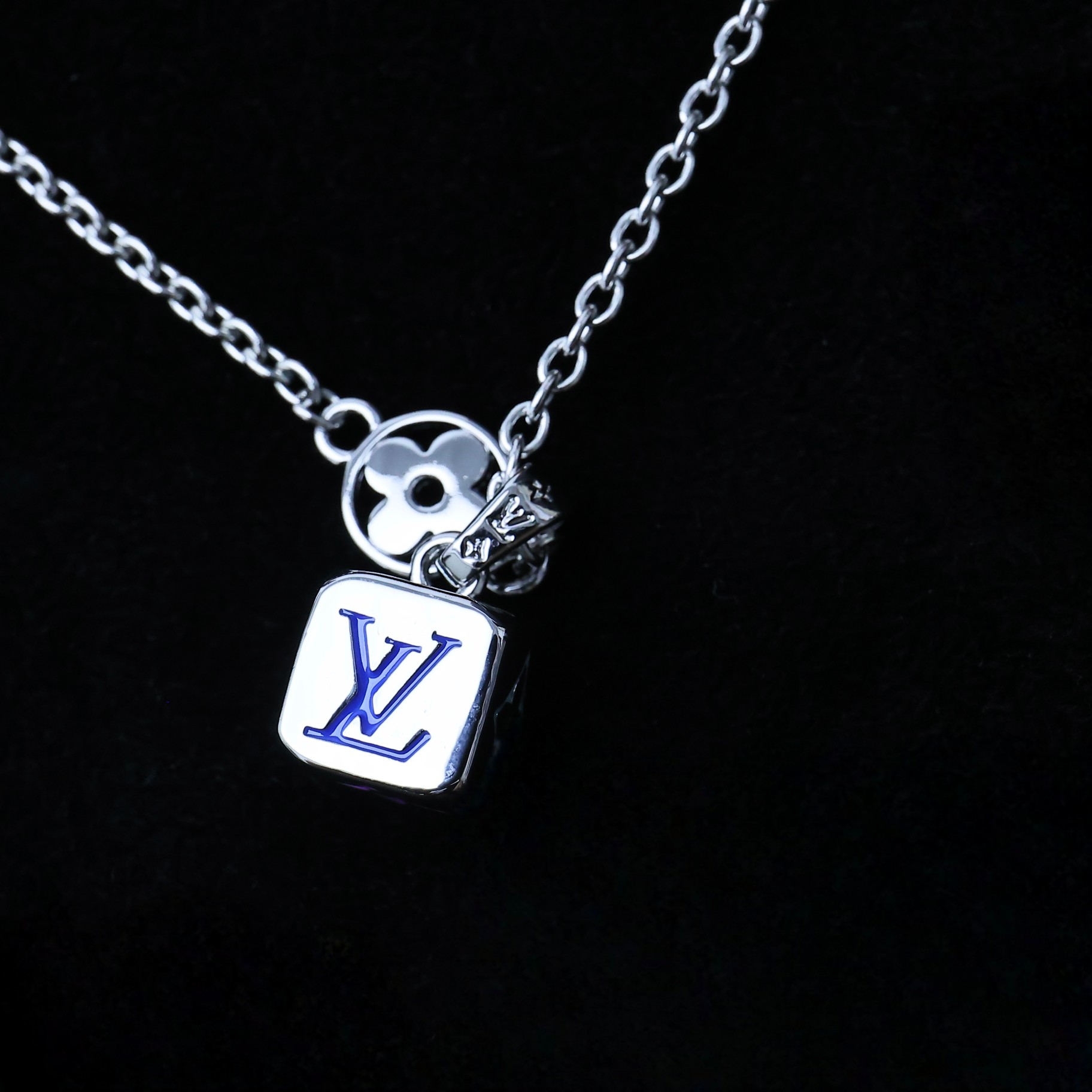 [TOP] Louis Vuitton LV Dice Necklace