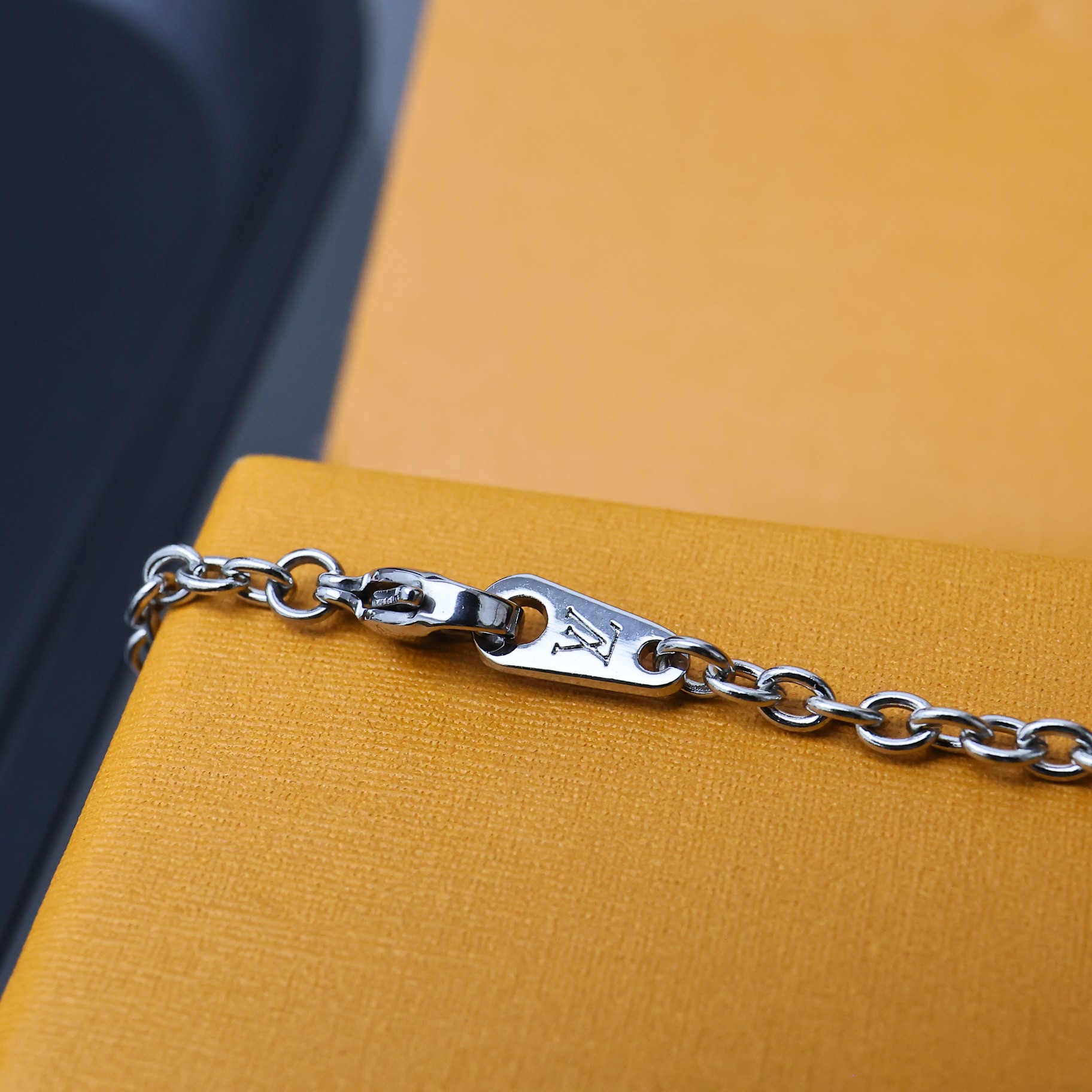 [TOP] Louis Vuitton LV Dimension Necklace