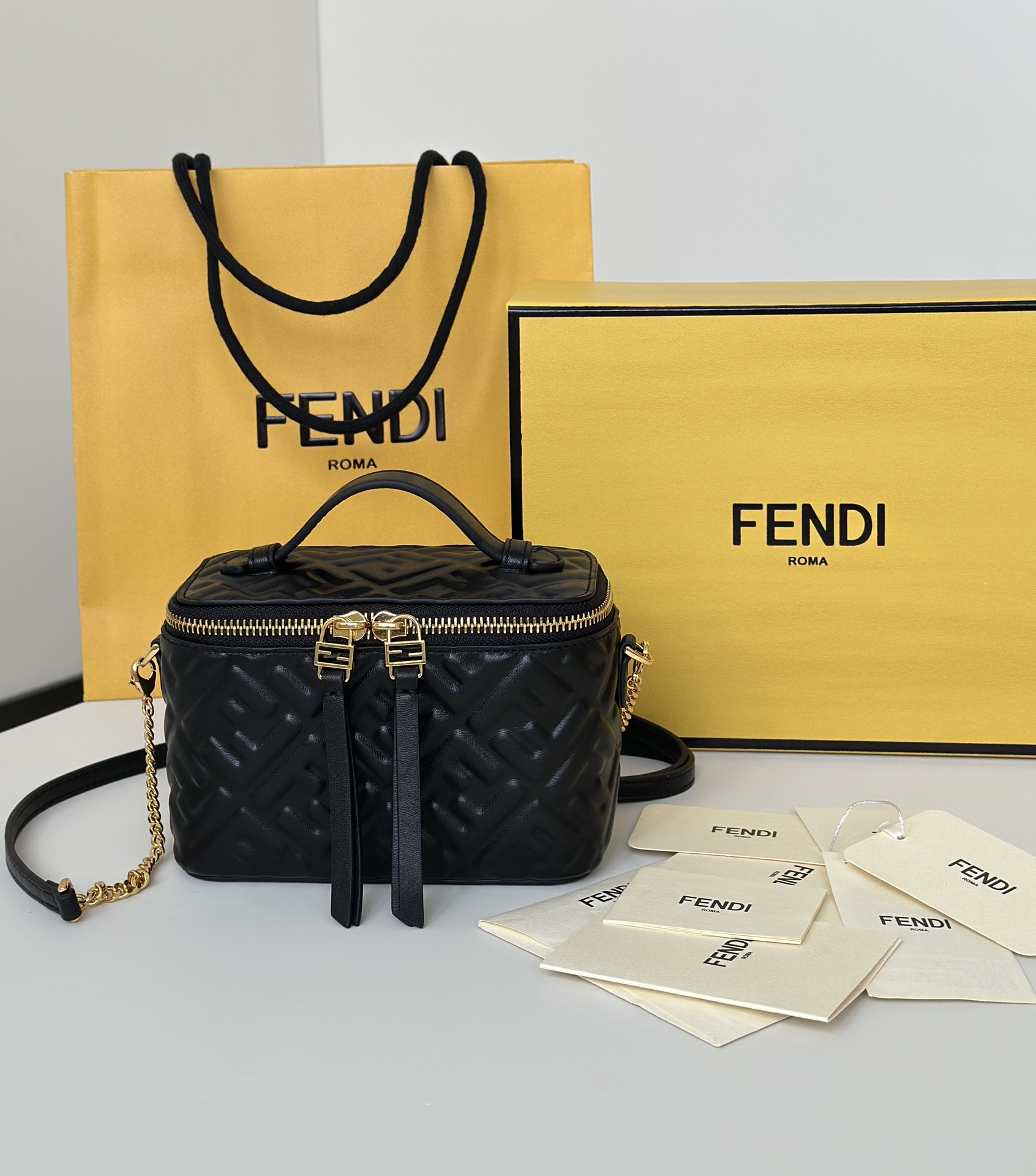 [TOP] FENDI Vanity Bag 16x8x11cm - Black