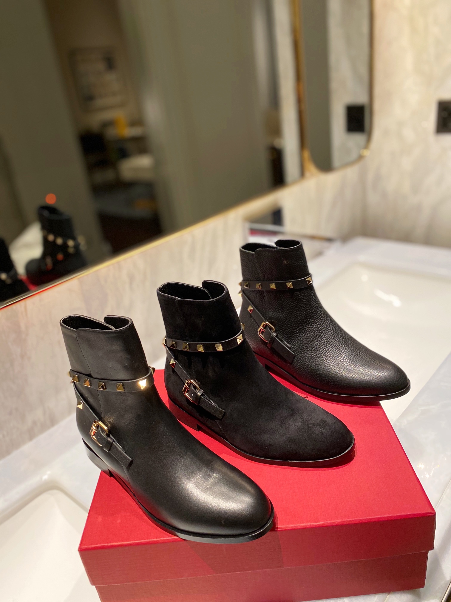 [TOP] VALENTINO Cowhide Leather Short Boots  - Black