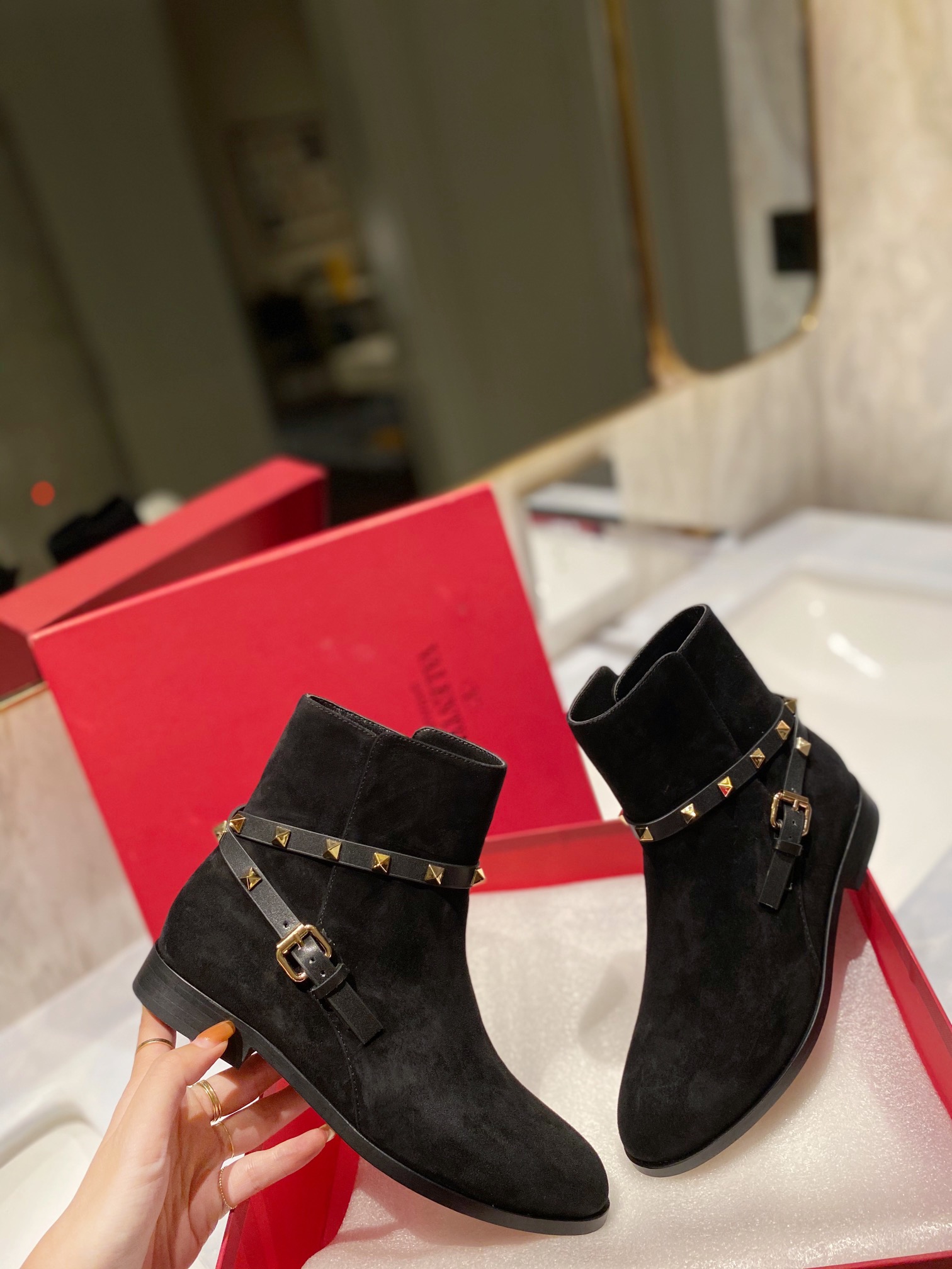 [TOP] VALENTINO Cowhide Leather Short Boots  - Black