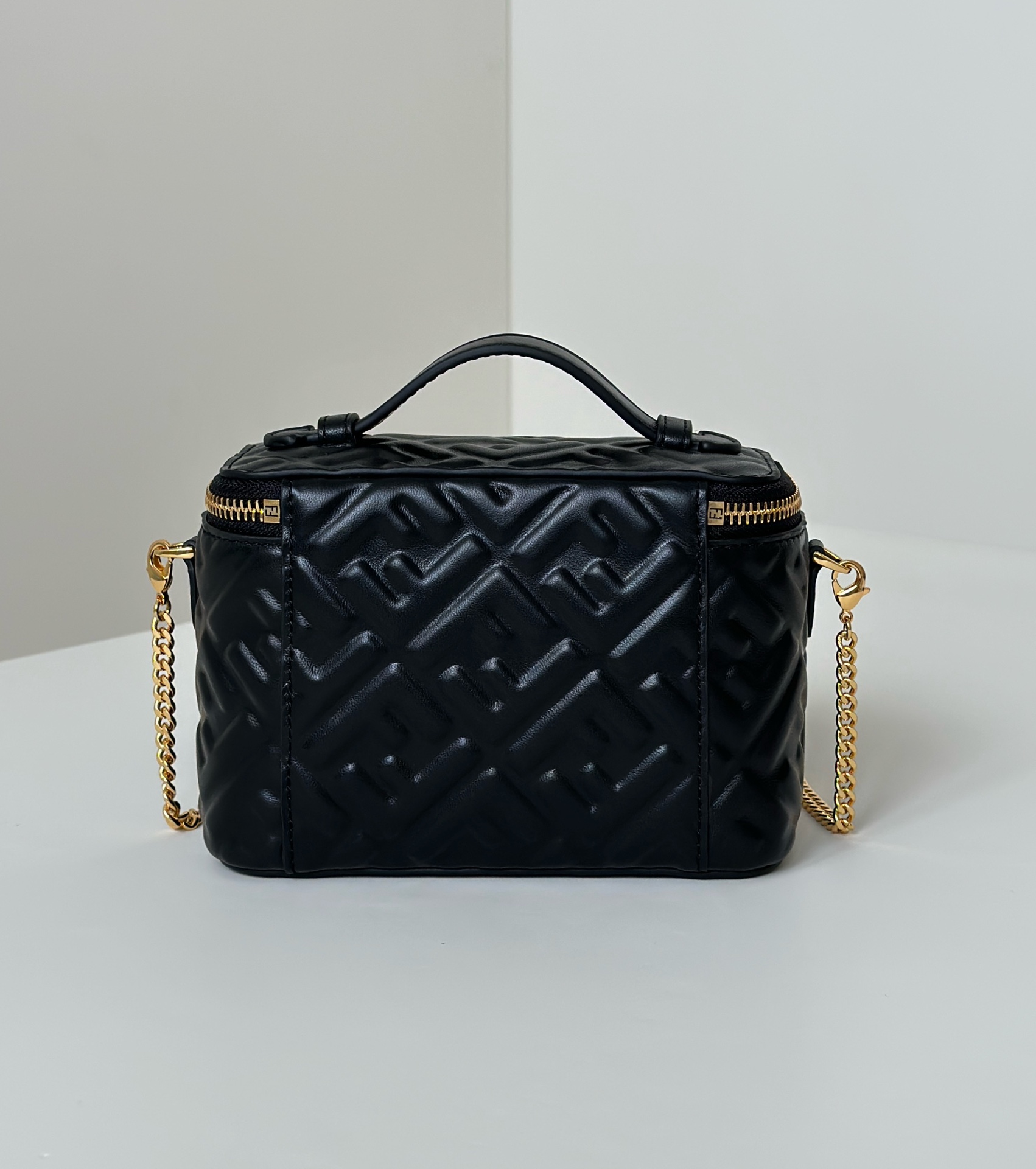 [TOP] FENDI Vanity Bag 16x8x11cm - Black