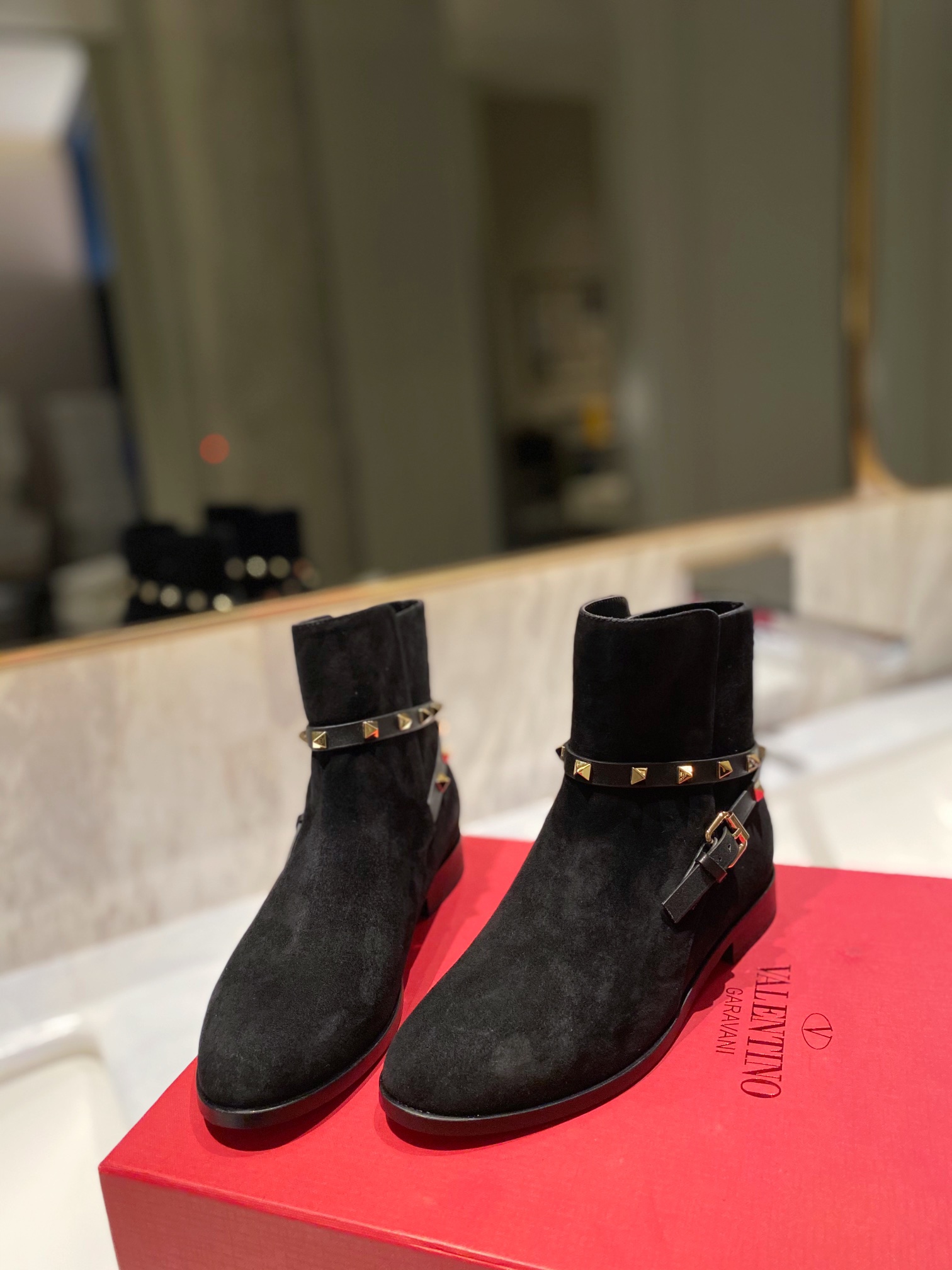 [TOP] VALENTINO Cowhide Leather Short Boots  - Black