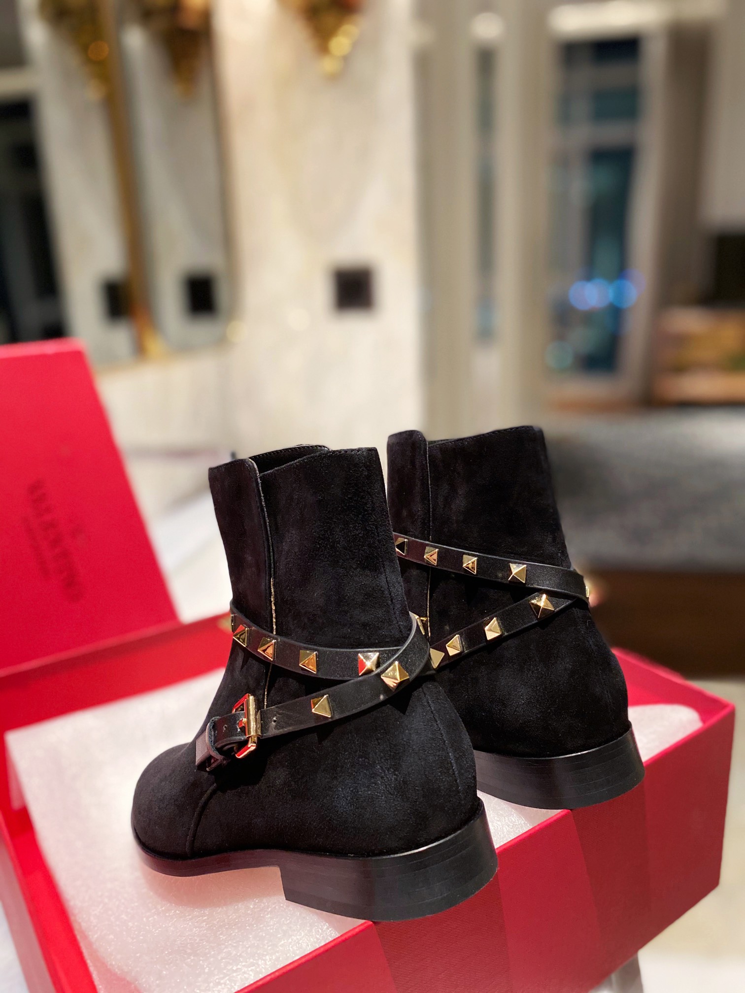 [TOP] VALENTINO Cowhide Leather Short Boots  - Black