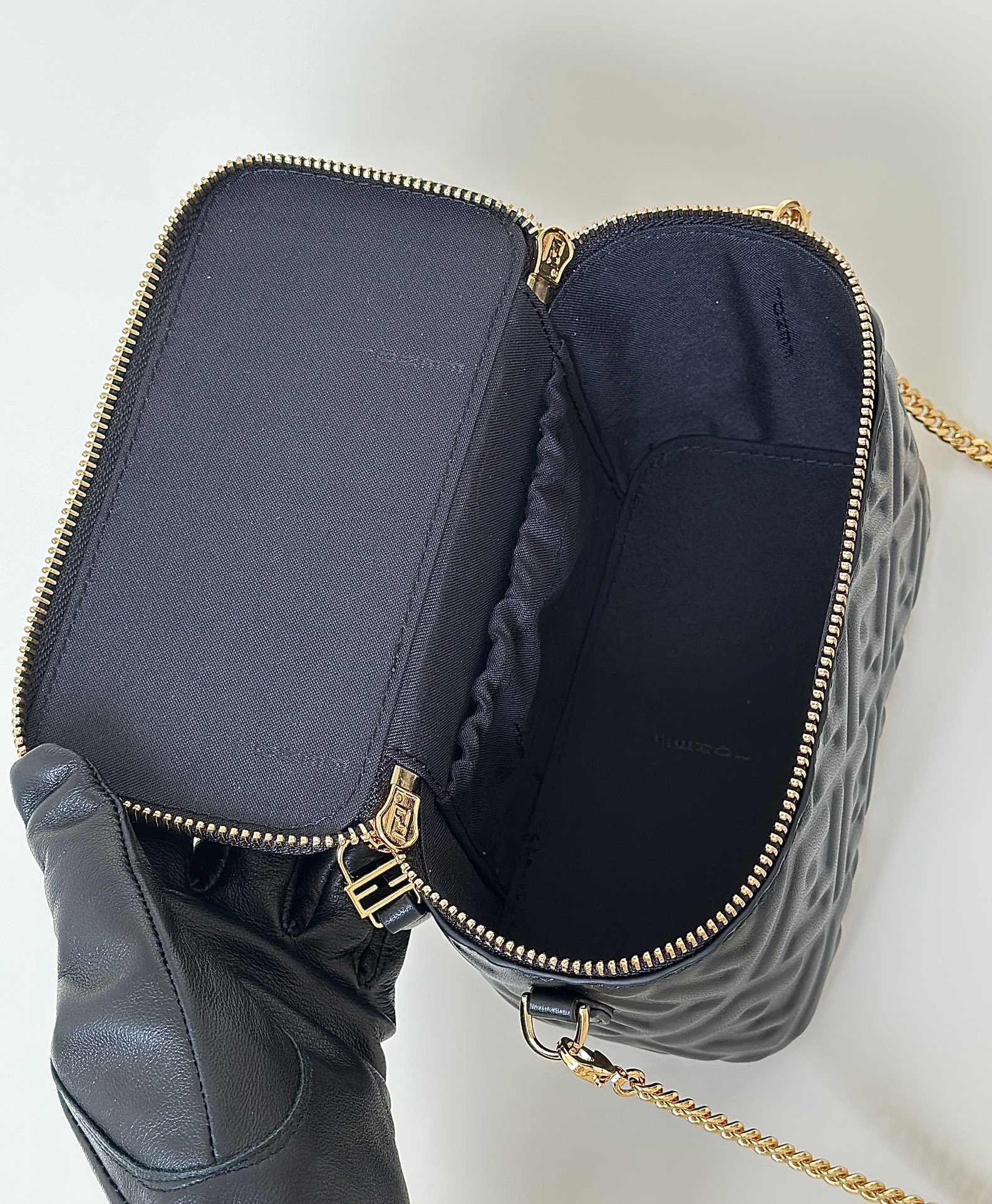 [TOP] FENDI Vanity Bag 16x8x11cm - Black
