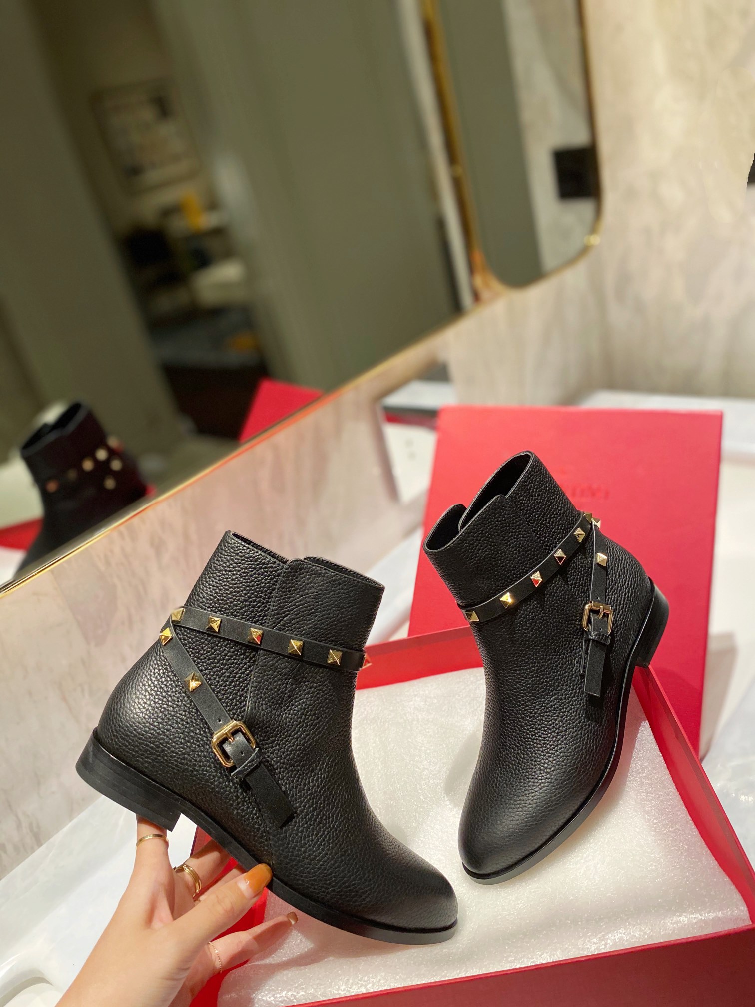 [TOP] VALENTINO Cowhide Leather Short Boots  - Black