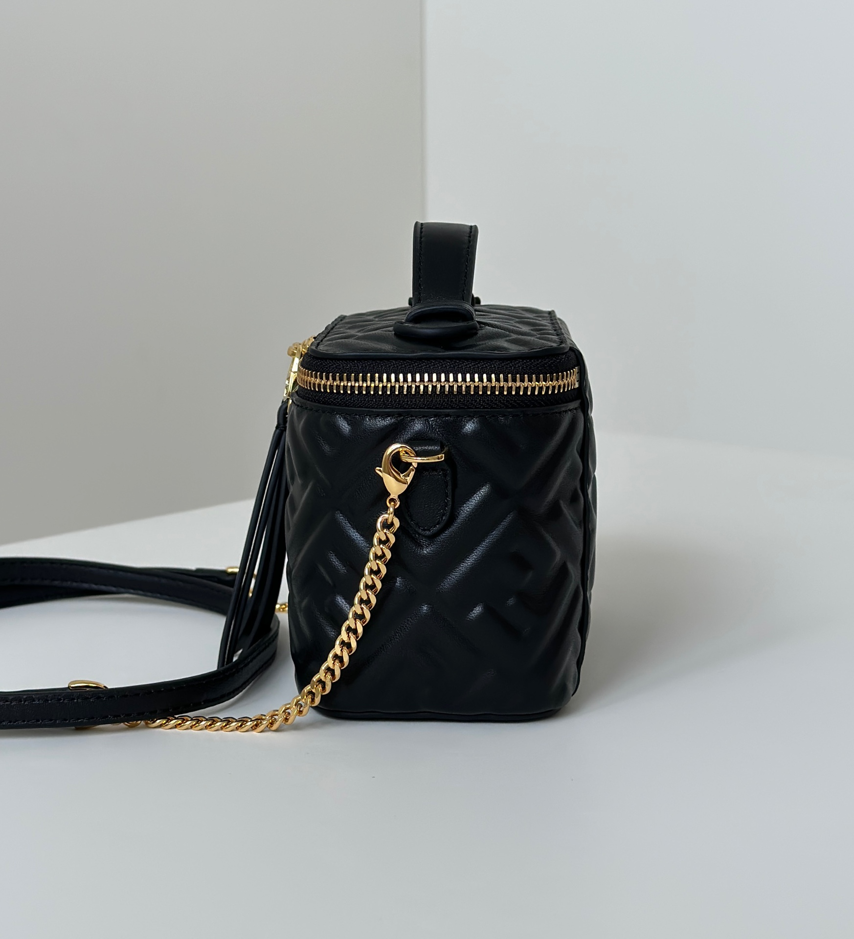 [TOP] FENDI Vanity Bag 16x8x11cm - Black