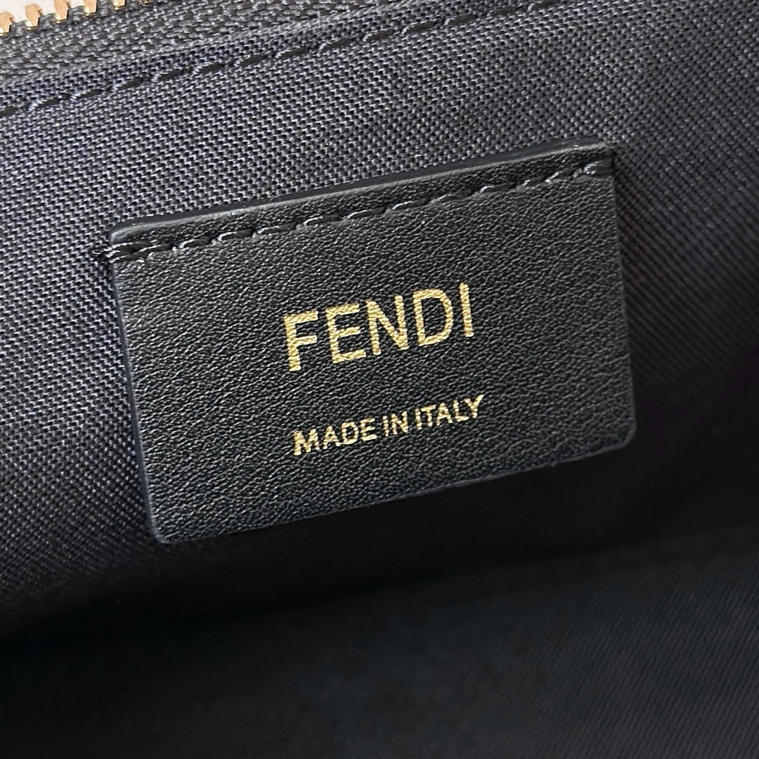 [TOP] FENDI Vanity Bag 16x8x11cm - Black