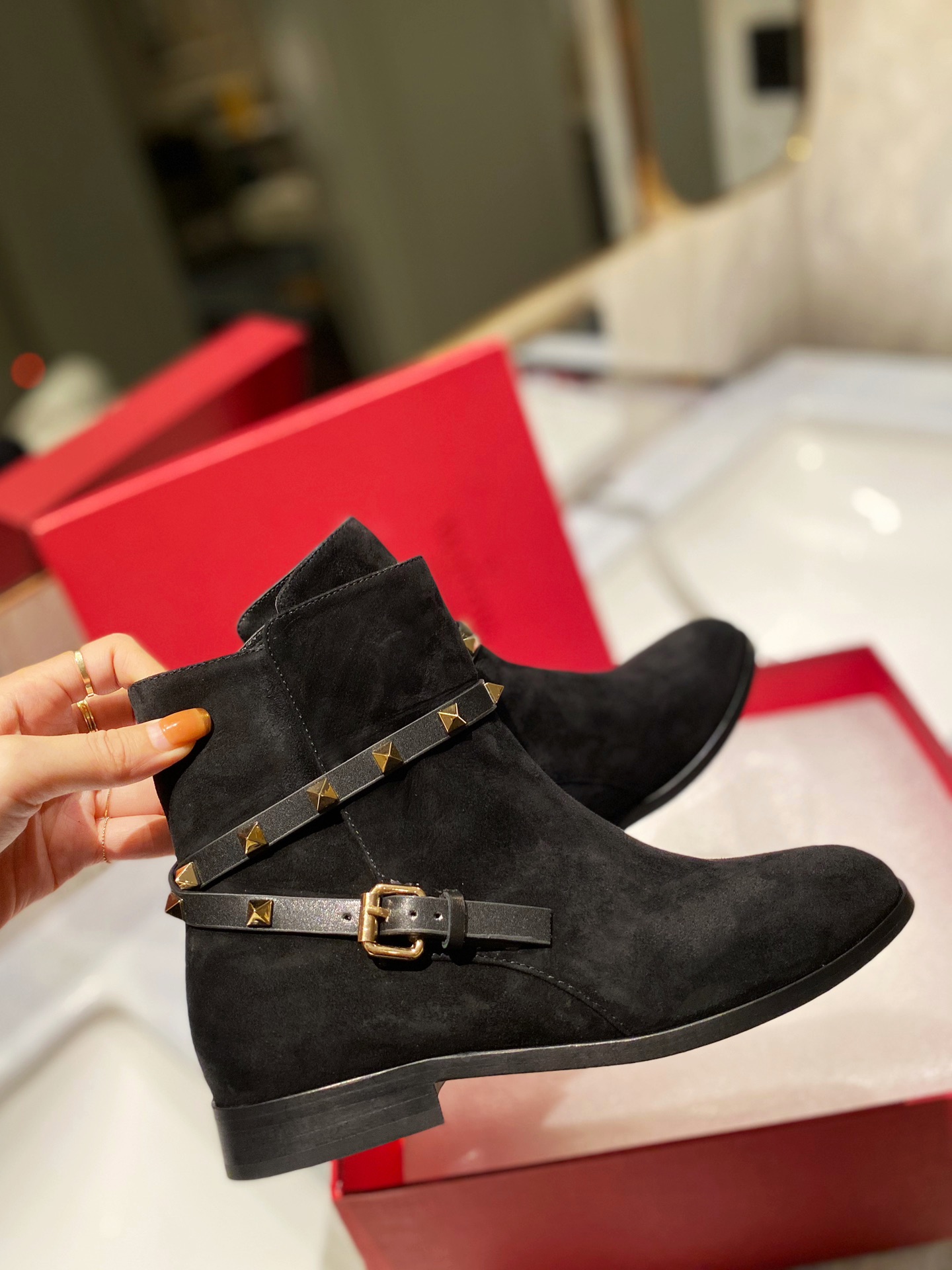 [TOP] VALENTINO Cowhide Leather Short Boots  - Black