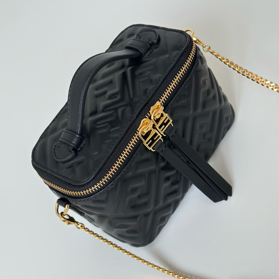 [TOP] FENDI Vanity Bag 16x8x11cm - Black