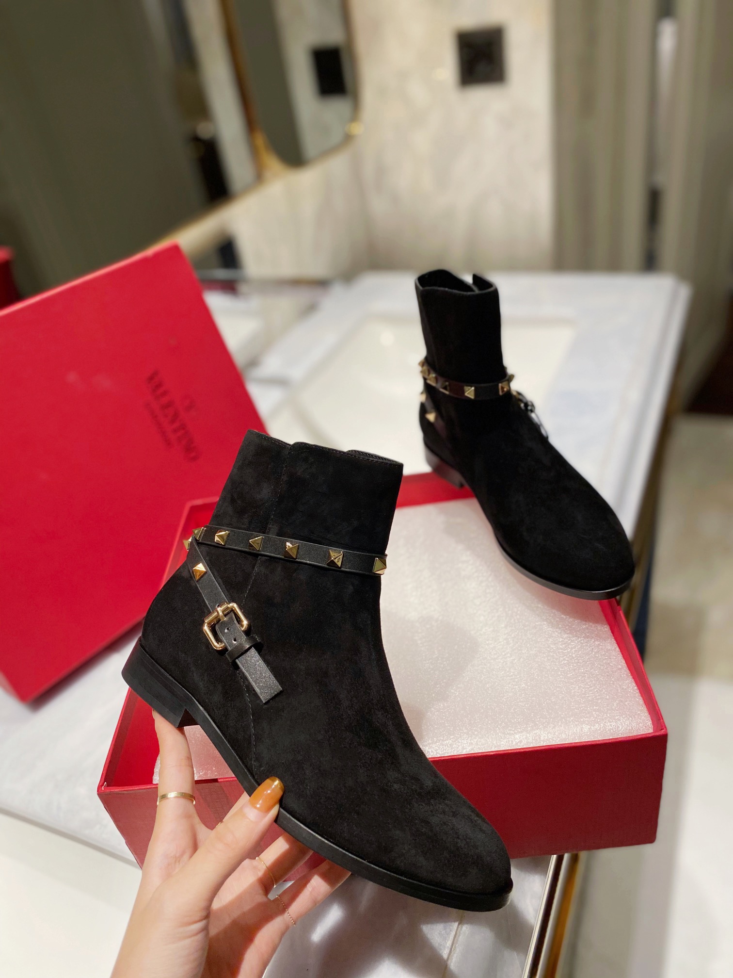 [TOP] VALENTINO Cowhide Leather Short Boots  - Black