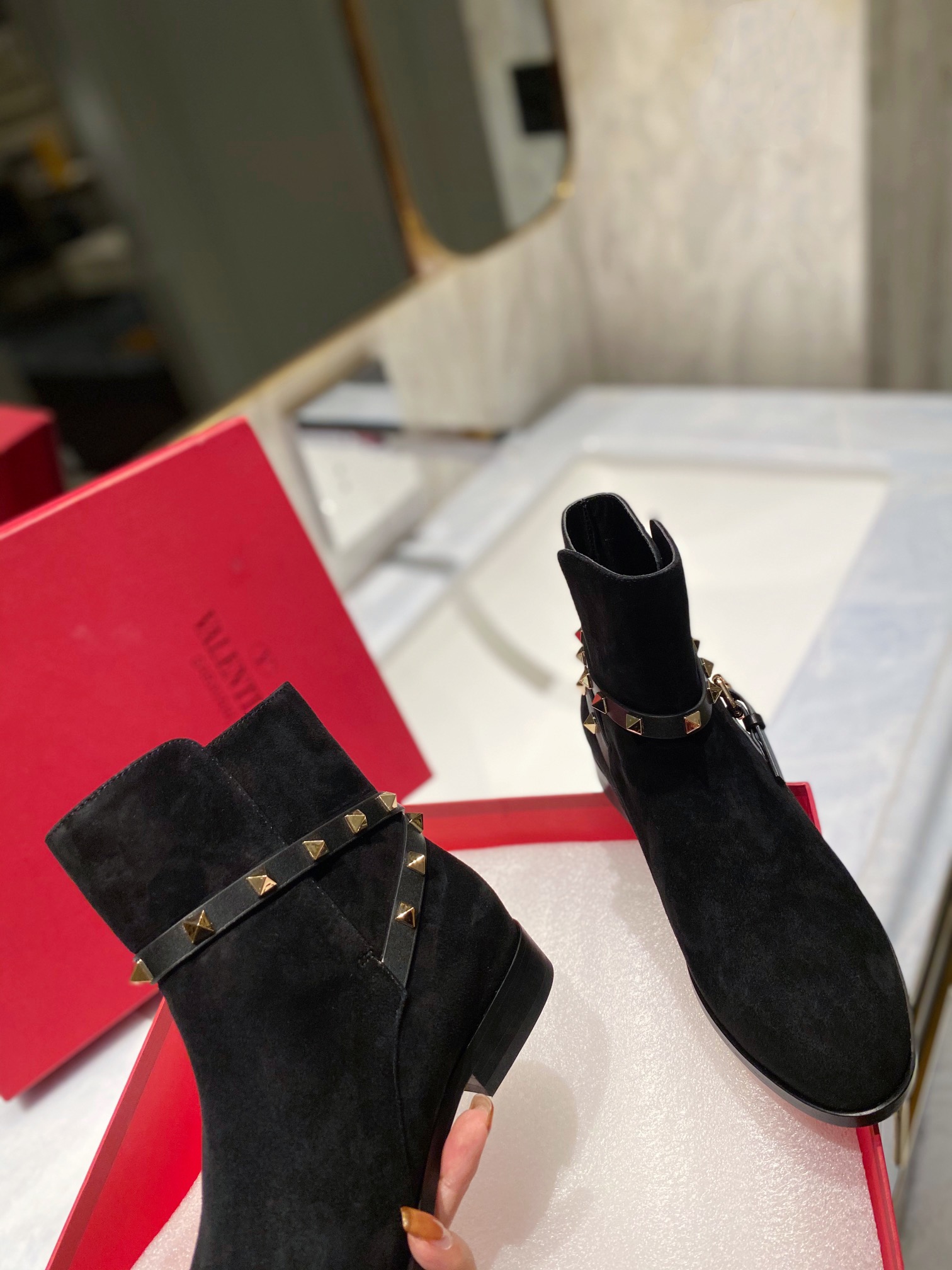 [TOP] VALENTINO Cowhide Leather Short Boots  - Black