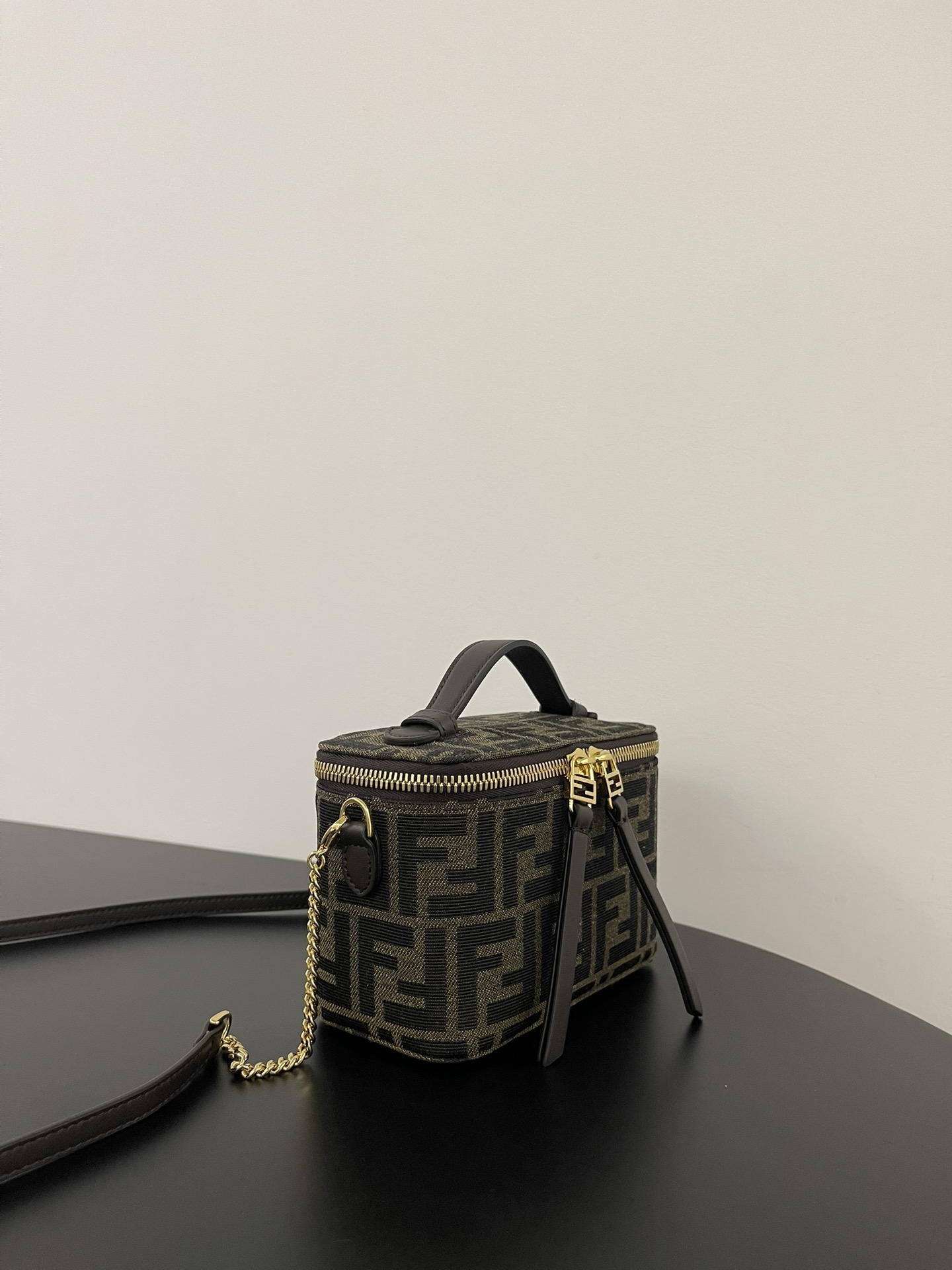 [TOP] FENDI Vanity Bag 16x8x11cm - Brown