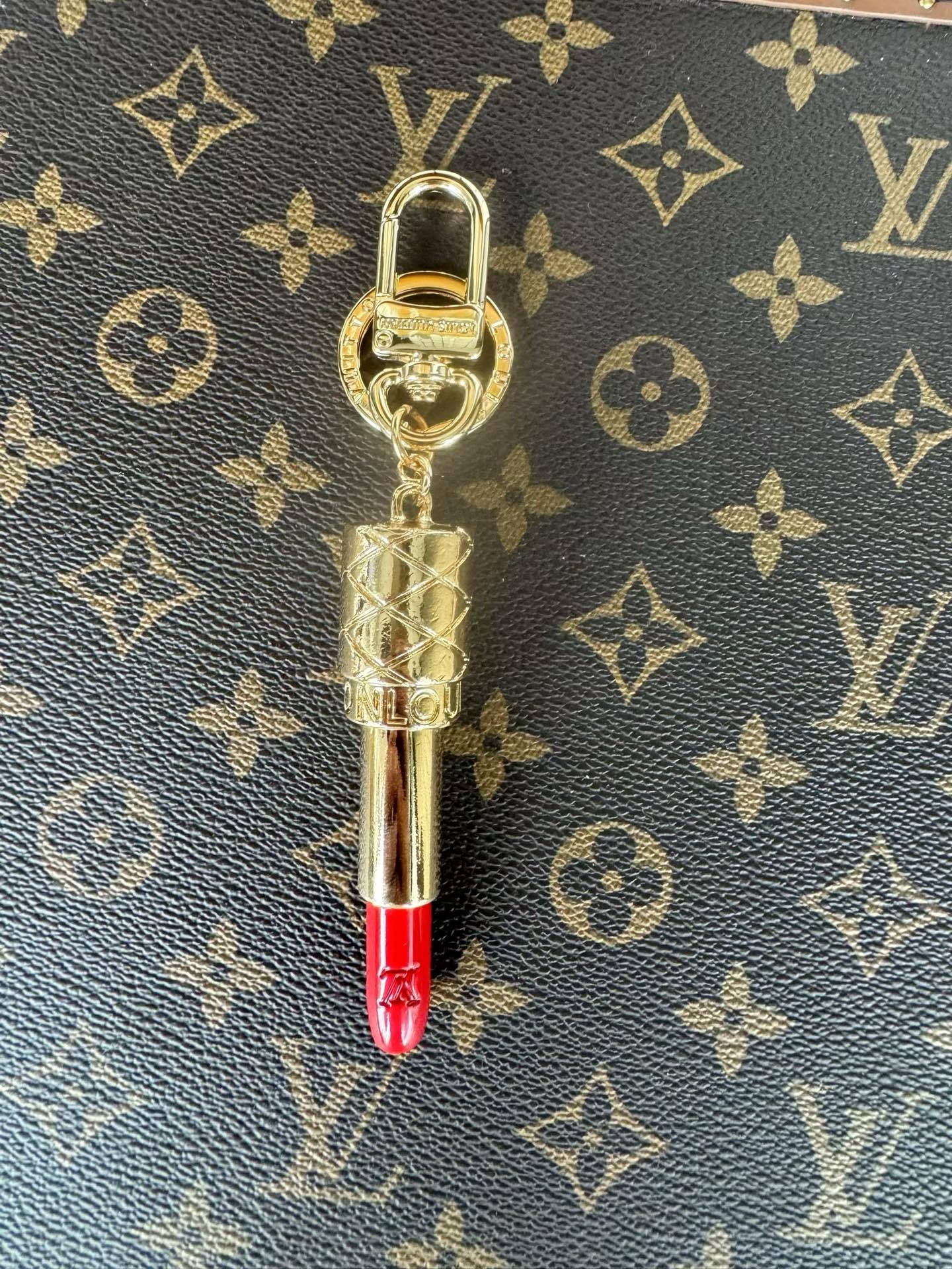 [TOP] Louis Vuitton LV Lipstick Key Chain  - Gold
