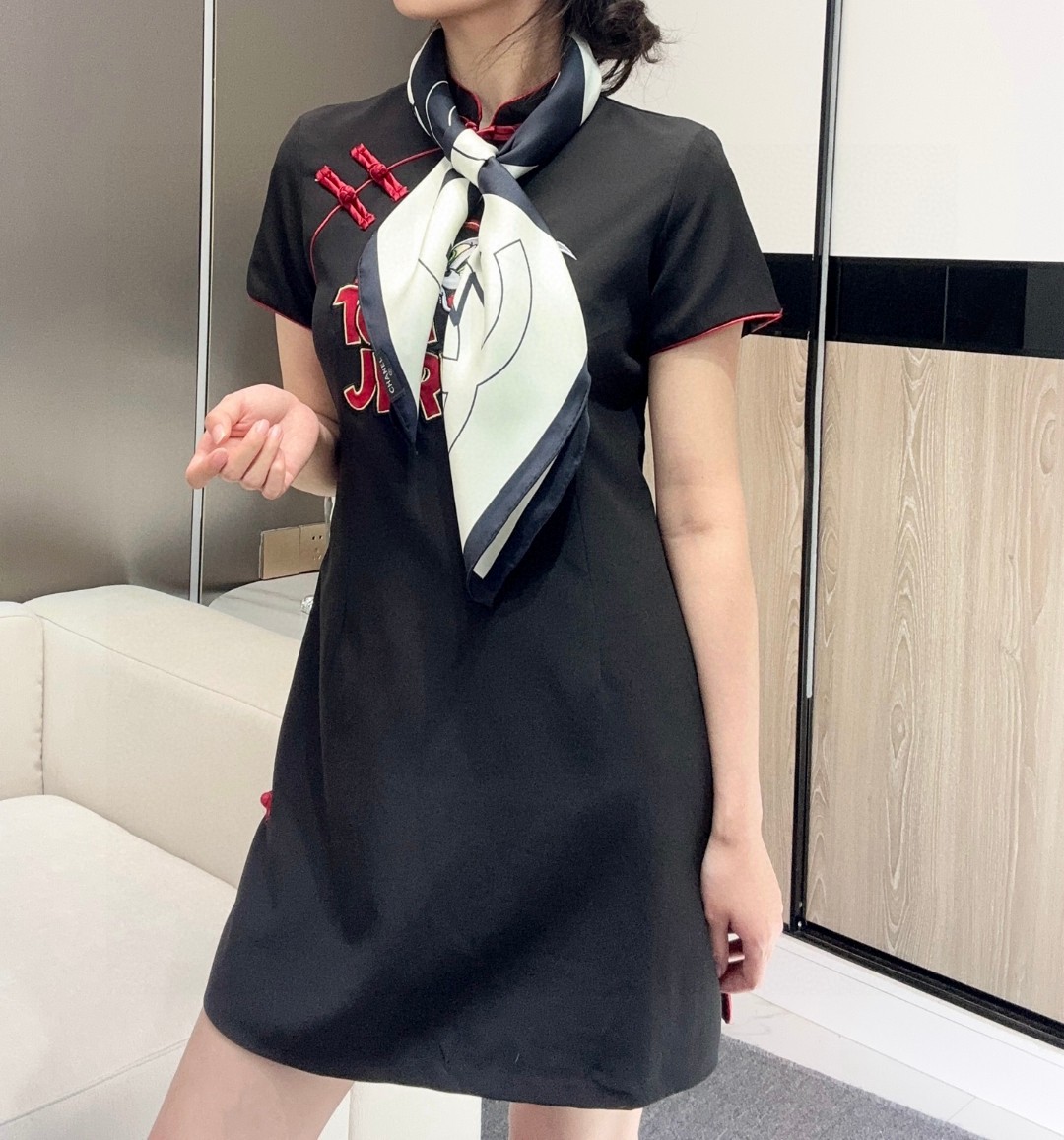 [TOP] Chanel Silk Scarf 90x90cm - Black