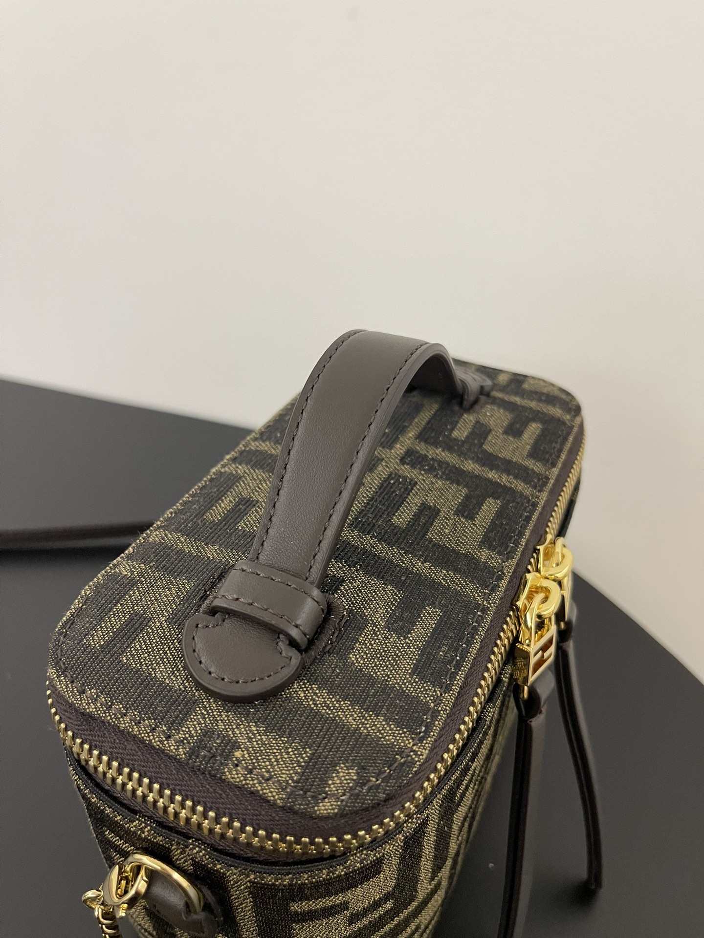 [TOP] FENDI Vanity Bag 16x8x11cm - Brown