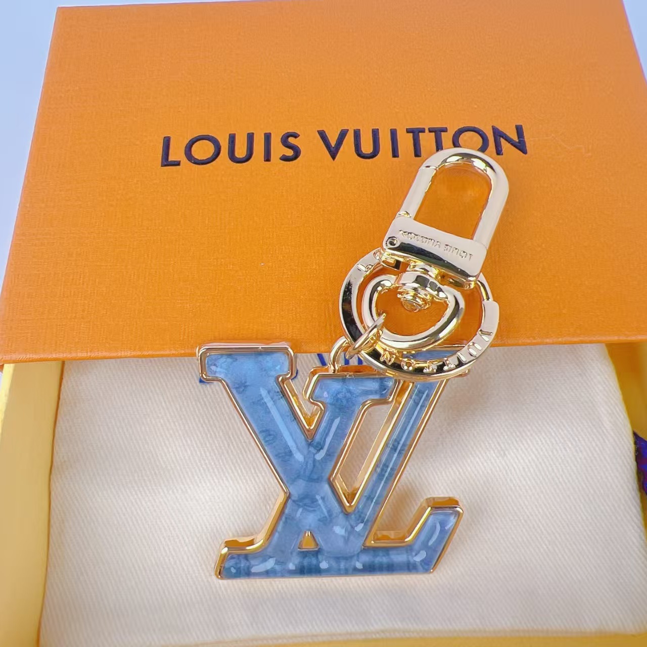 [TOP] Louis Vuitton LV  Key Chain  - Gold