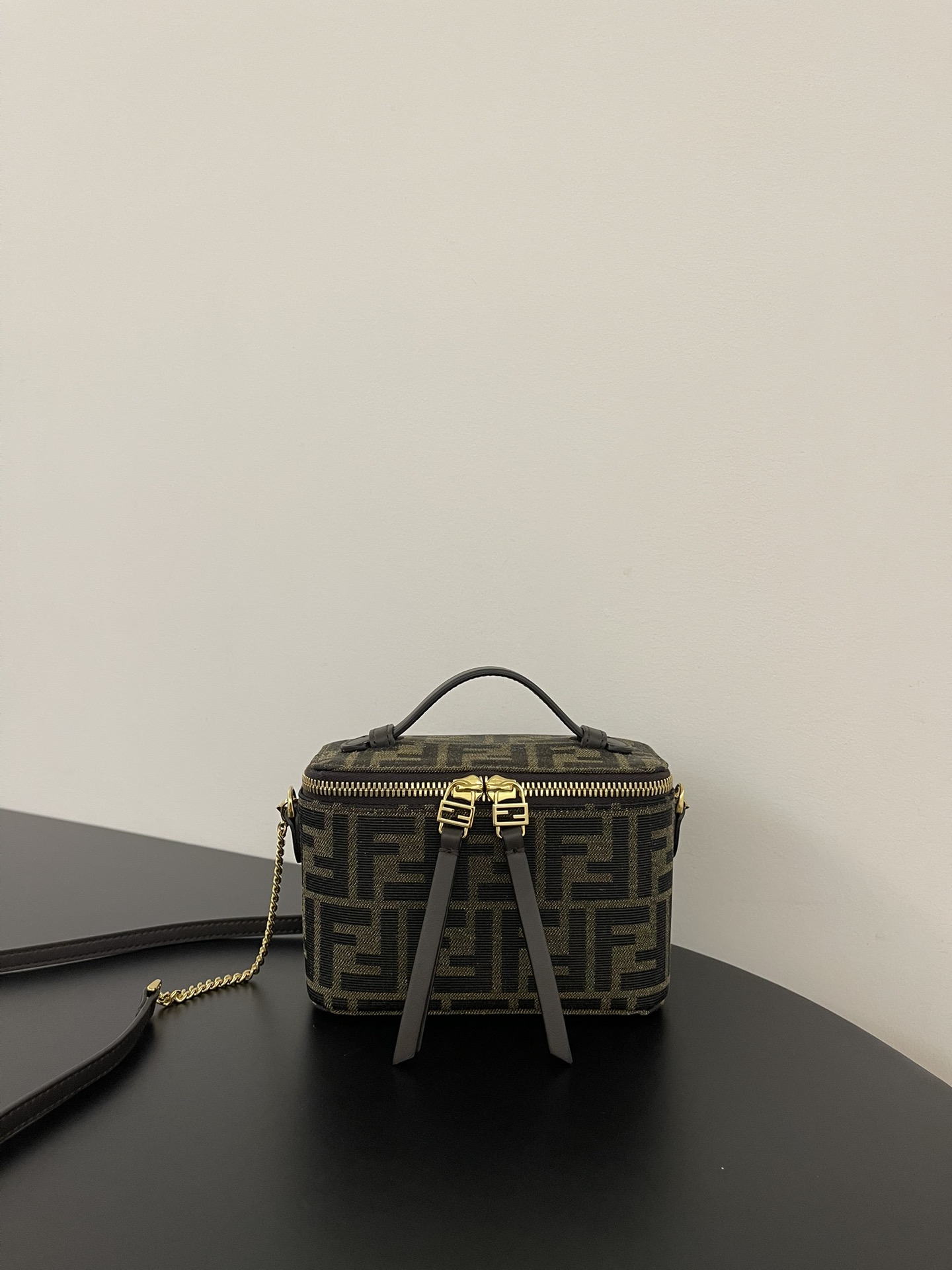 [TOP] FENDI Vanity Bag 16x8x11cm - Brown