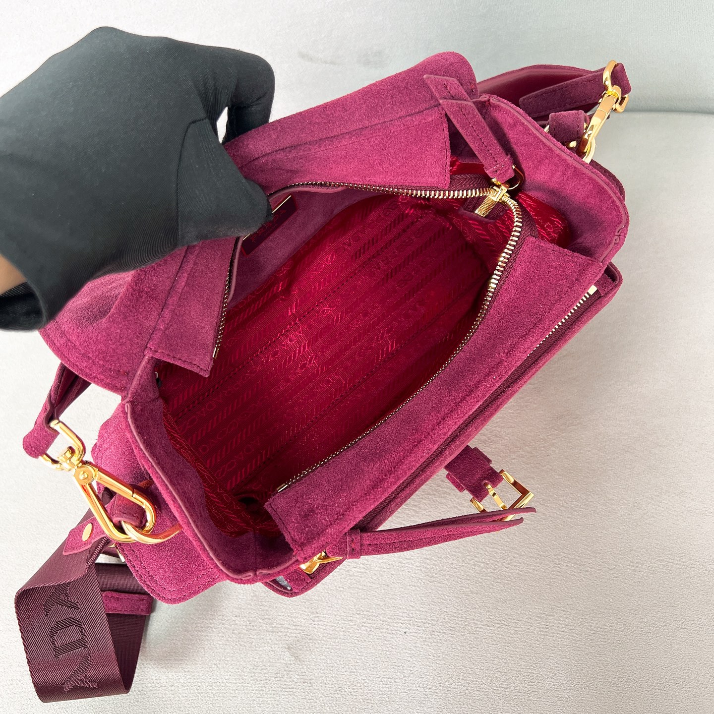 [TOP] PRADA Explore Messenger Bag Suede 30x14x10cm - Rose Red