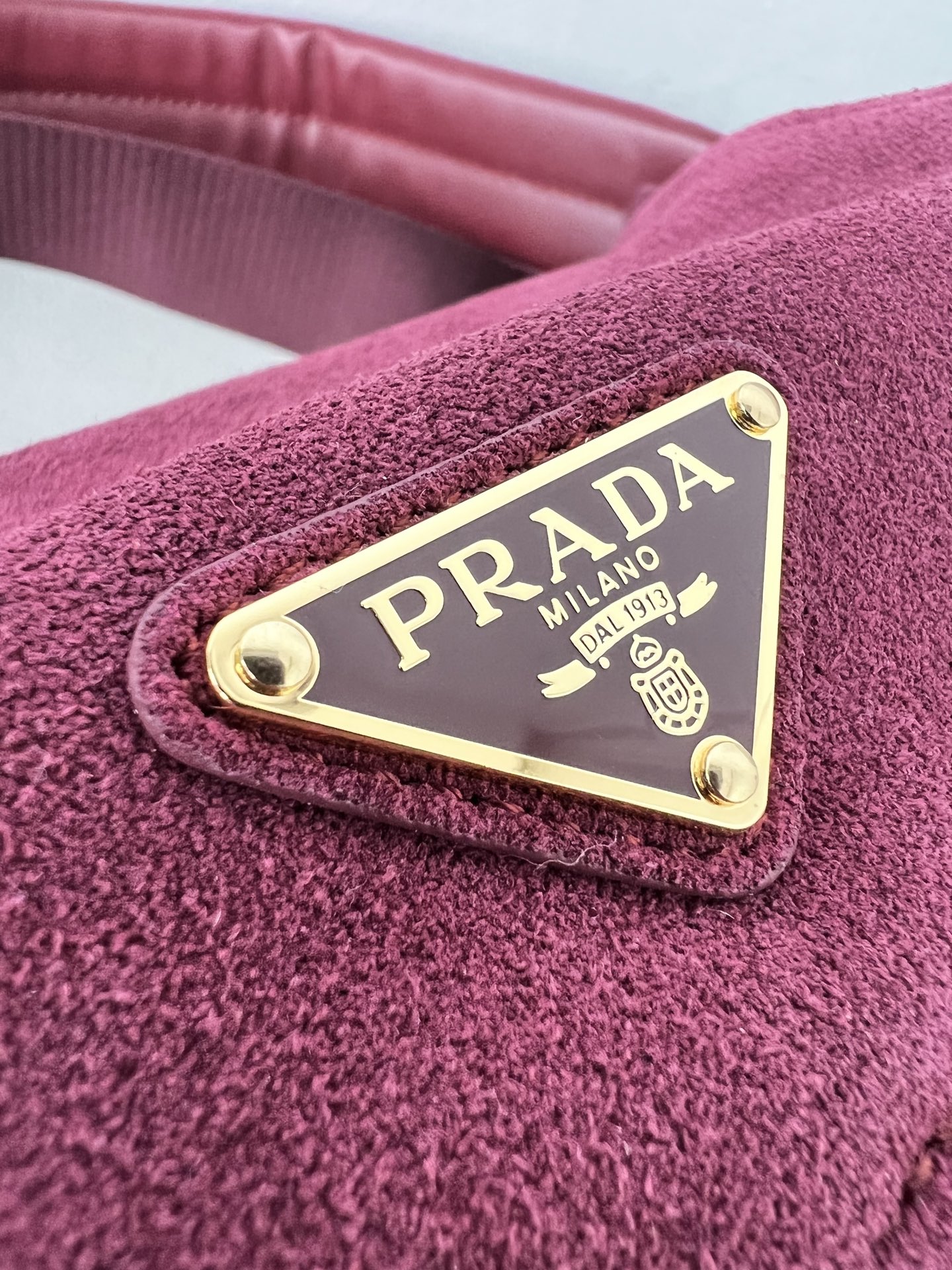 [TOP] PRADA Explore Messenger Bag Suede 30x14x10cm - Rose Red
