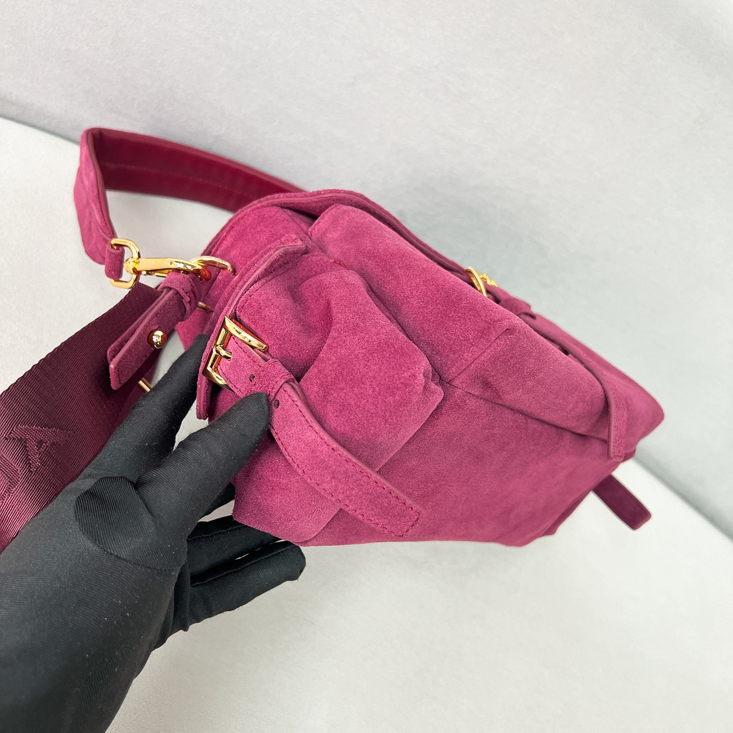 [TOP] PRADA Explore Messenger Bag Suede 30x14x10cm - Rose Red