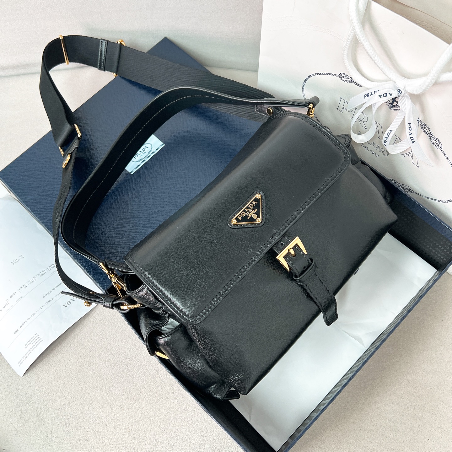 [TOP] PRADA Explore Messenger Bag Lambskin 30x14x10cm - 2 Color