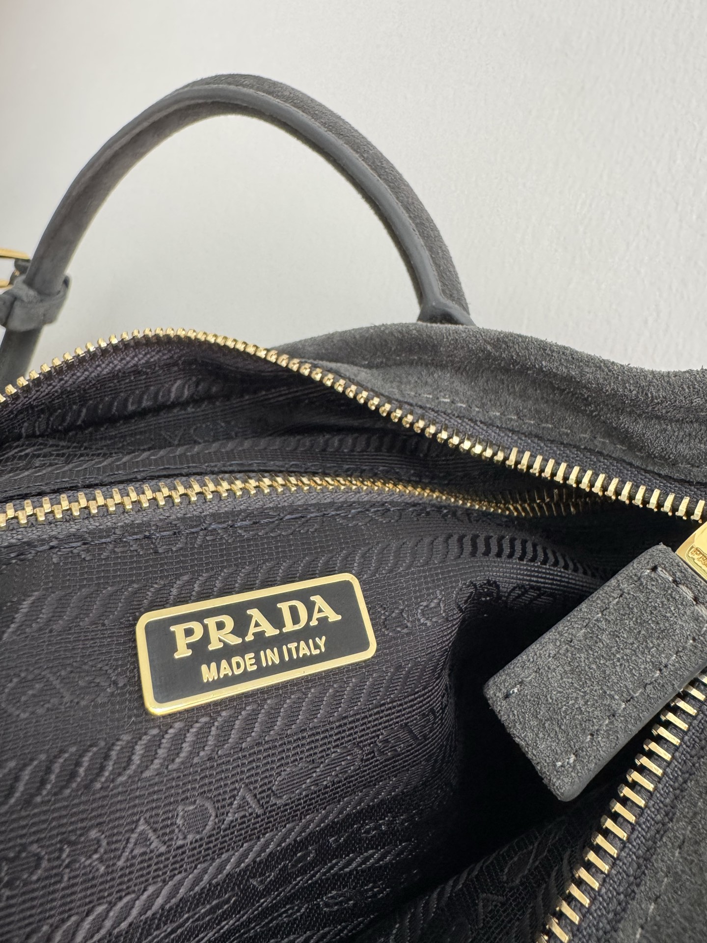 [TOP] PRADA LusSolf Bag Suede 32x15.5x12cm - Gray