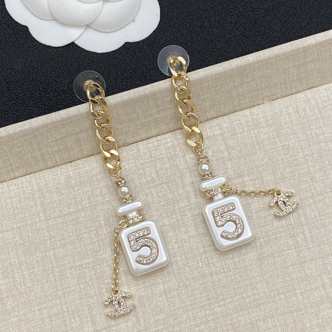 [TOP] CHANEL CC Earrings - Gold