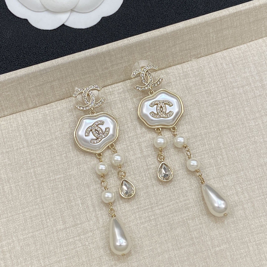 [TOP] CHANEL CC Pearl Earrings - Gold