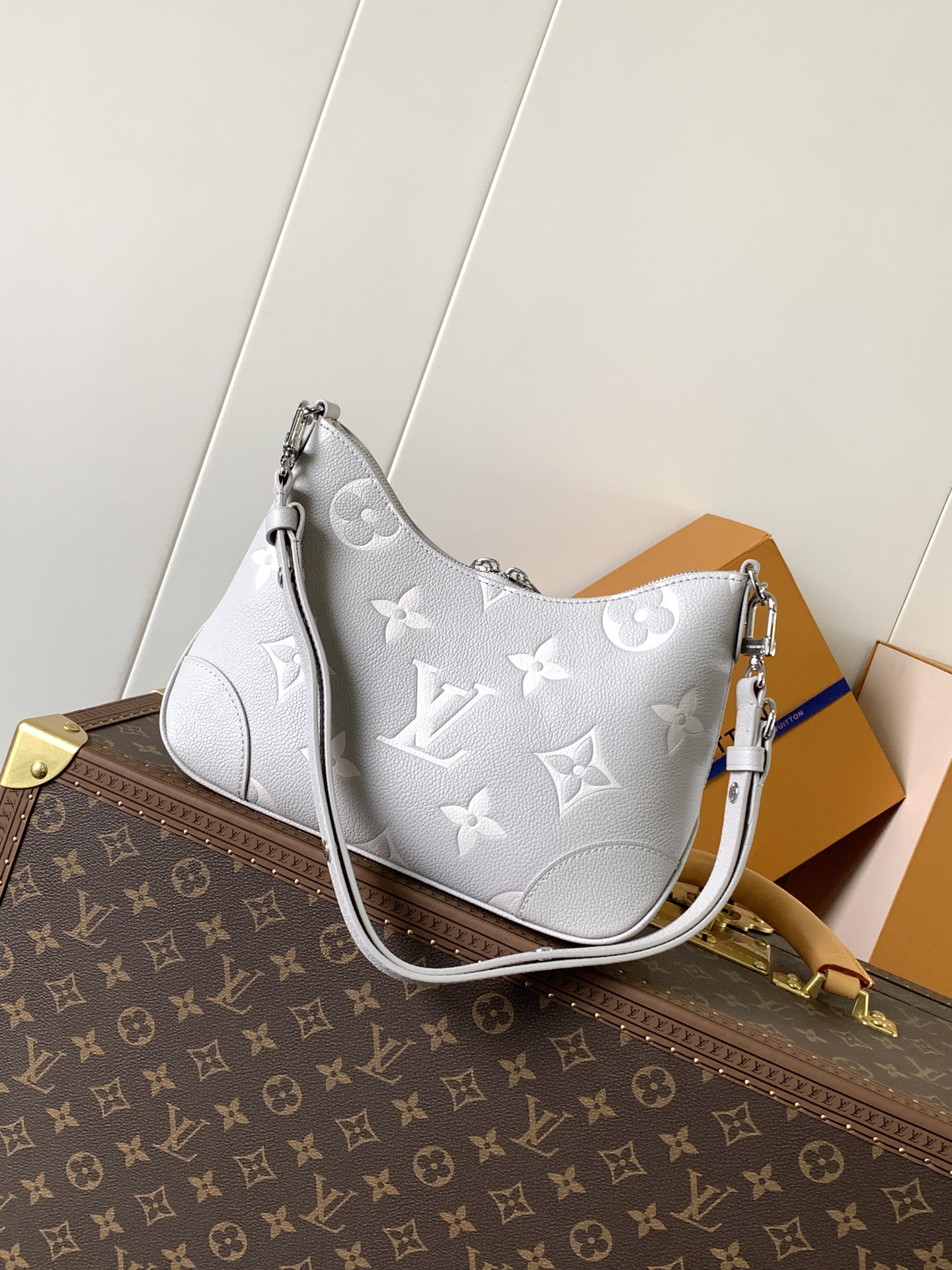[TOP] Louis Vuitton LV Boulogne Bag Monogram Empreinte Leather 29x16x9.5cm - Gray