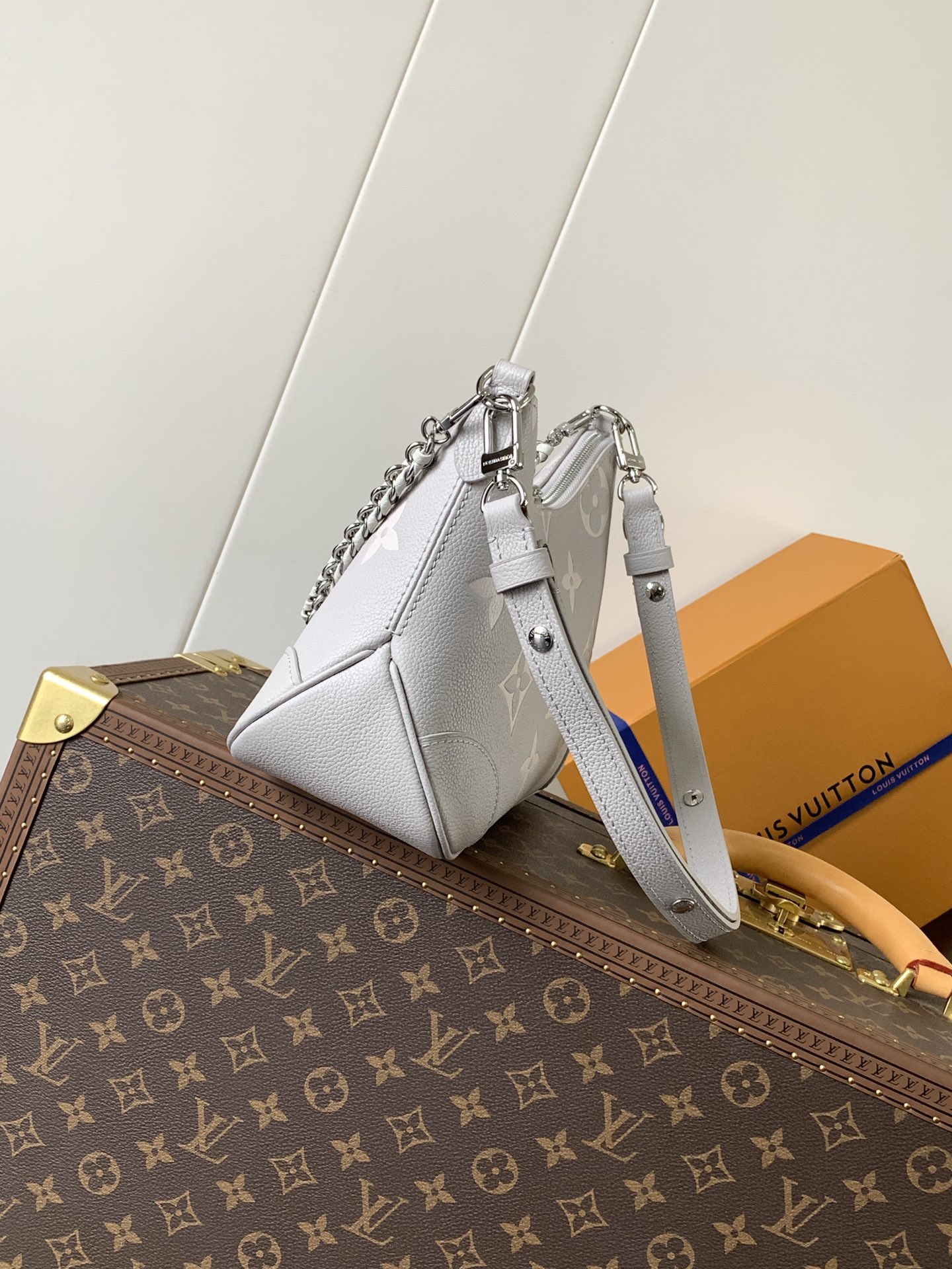 [TOP] Louis Vuitton LV Boulogne Bag Monogram Empreinte Leather 29x16x9.5cm - Gray