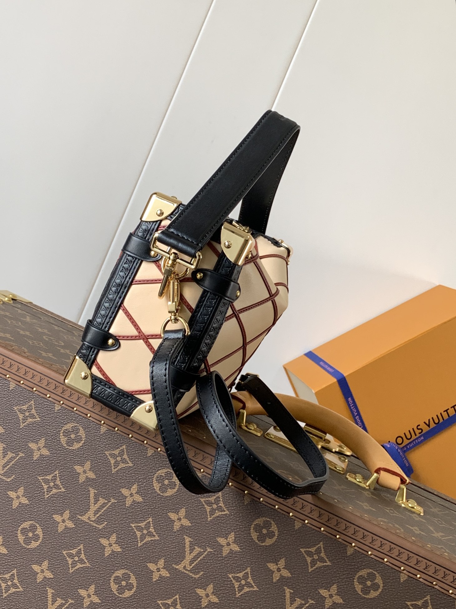 [TOP] Louis Vuitton LV Side Trunk Handbag  18 x 12.5 x 8cm - Apricot