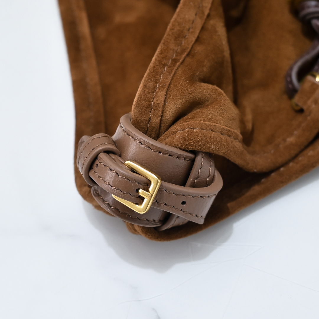 [TOP] Miu Miu Basket Bag 24 × 37cm - 2 Colour