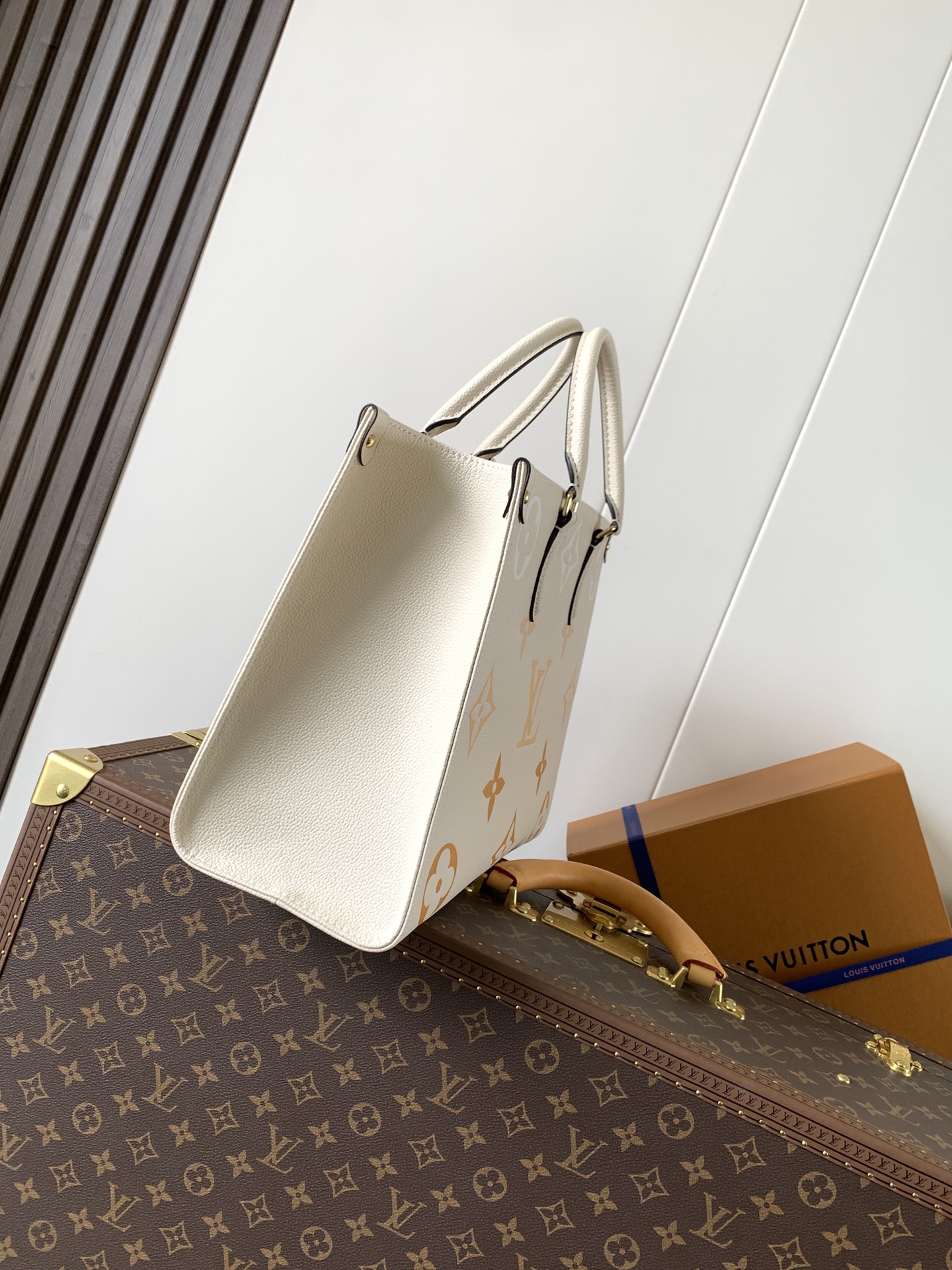 [TOP] Louis Vuitton LV  On The Go Handbag 34.0 x 26.0 x 13.0cm - Beige