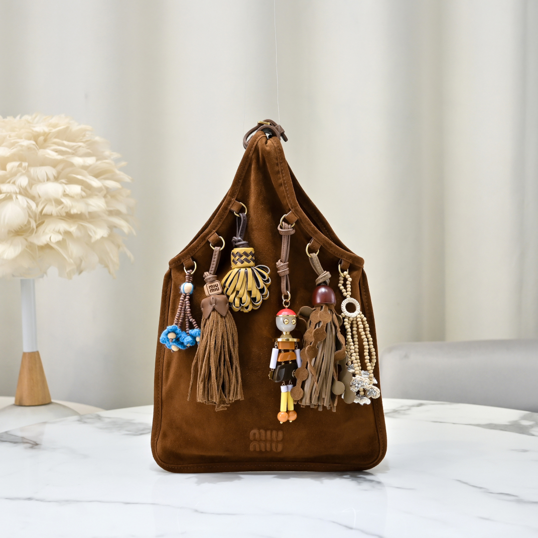 [TOP] Miu Miu Basket Bag 24 × 37cm - 2 Colour