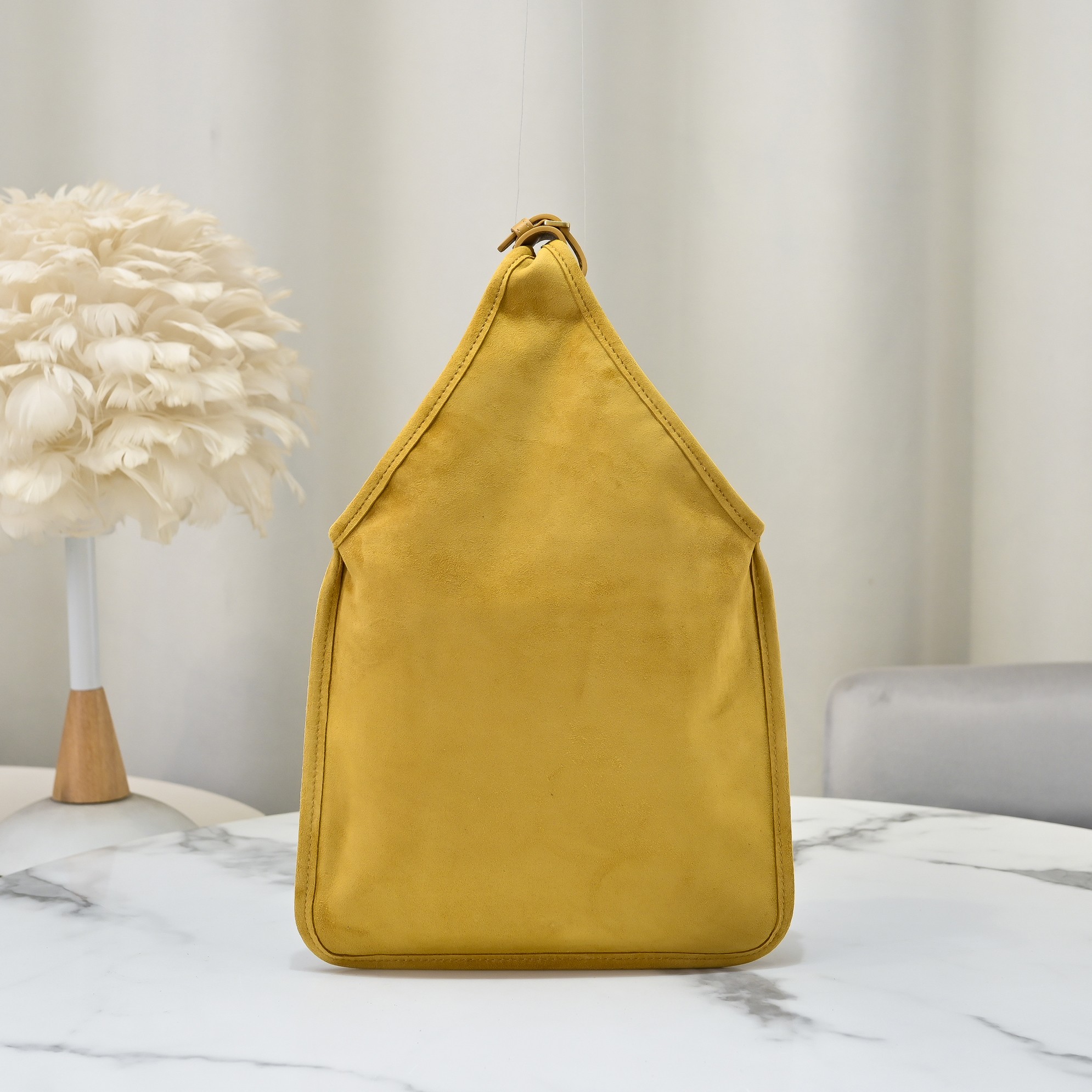 [TOP] Miu Miu Basket Bag 24 × 37cm - 2 Colour