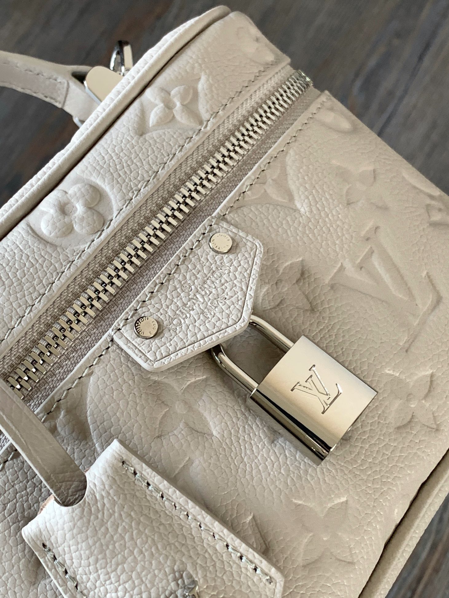 [TOP] Louis Vuitton LV  Vanity Chain Pouch 11.5 x 6.5 x 19 cm - Grey